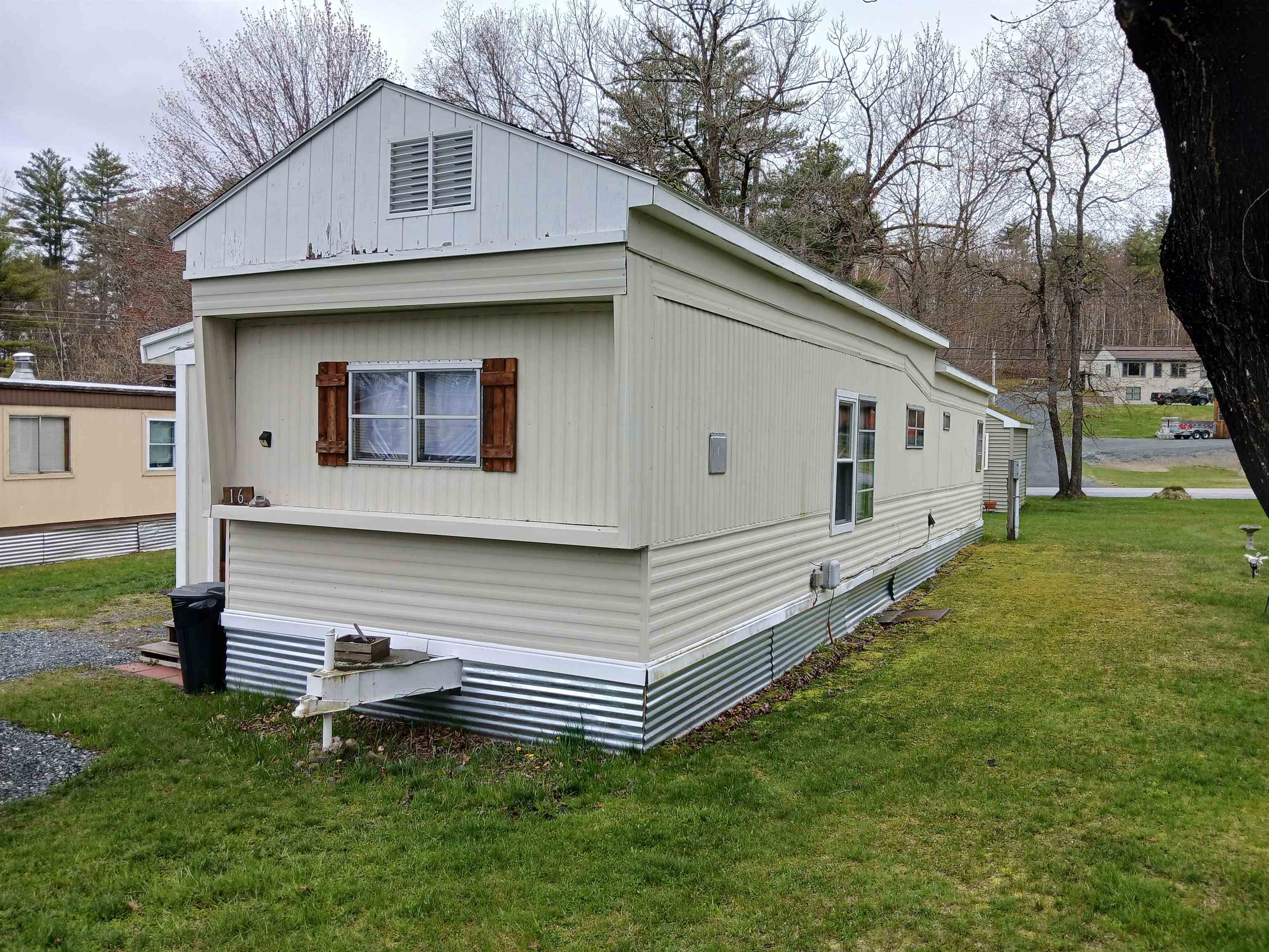 LEBANON NH Mobile-Manufacured-Home for sale $$68,000 | $118 per sq.ft.