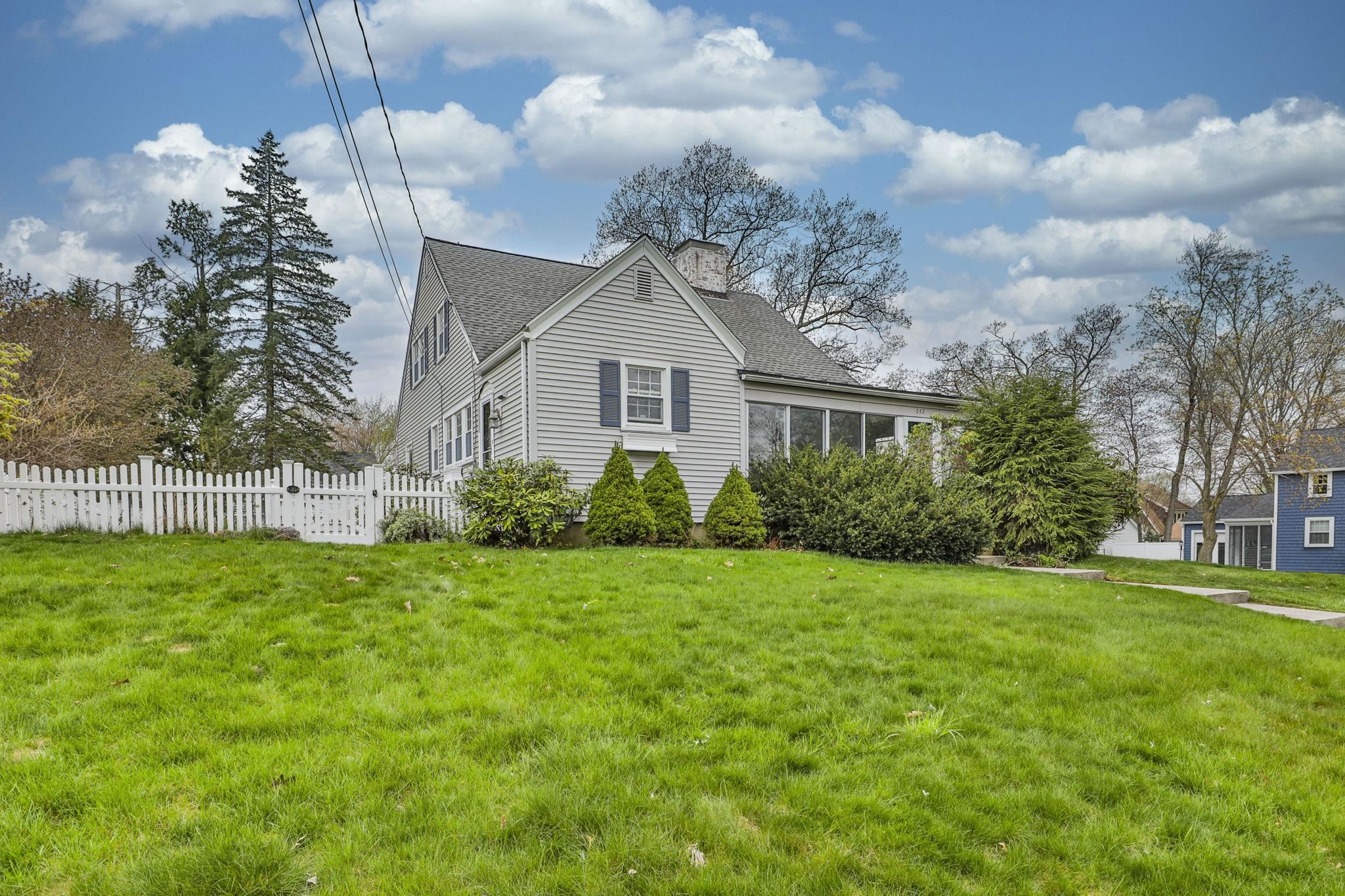 Photo of 242 Oak Street Manchester NH 03104