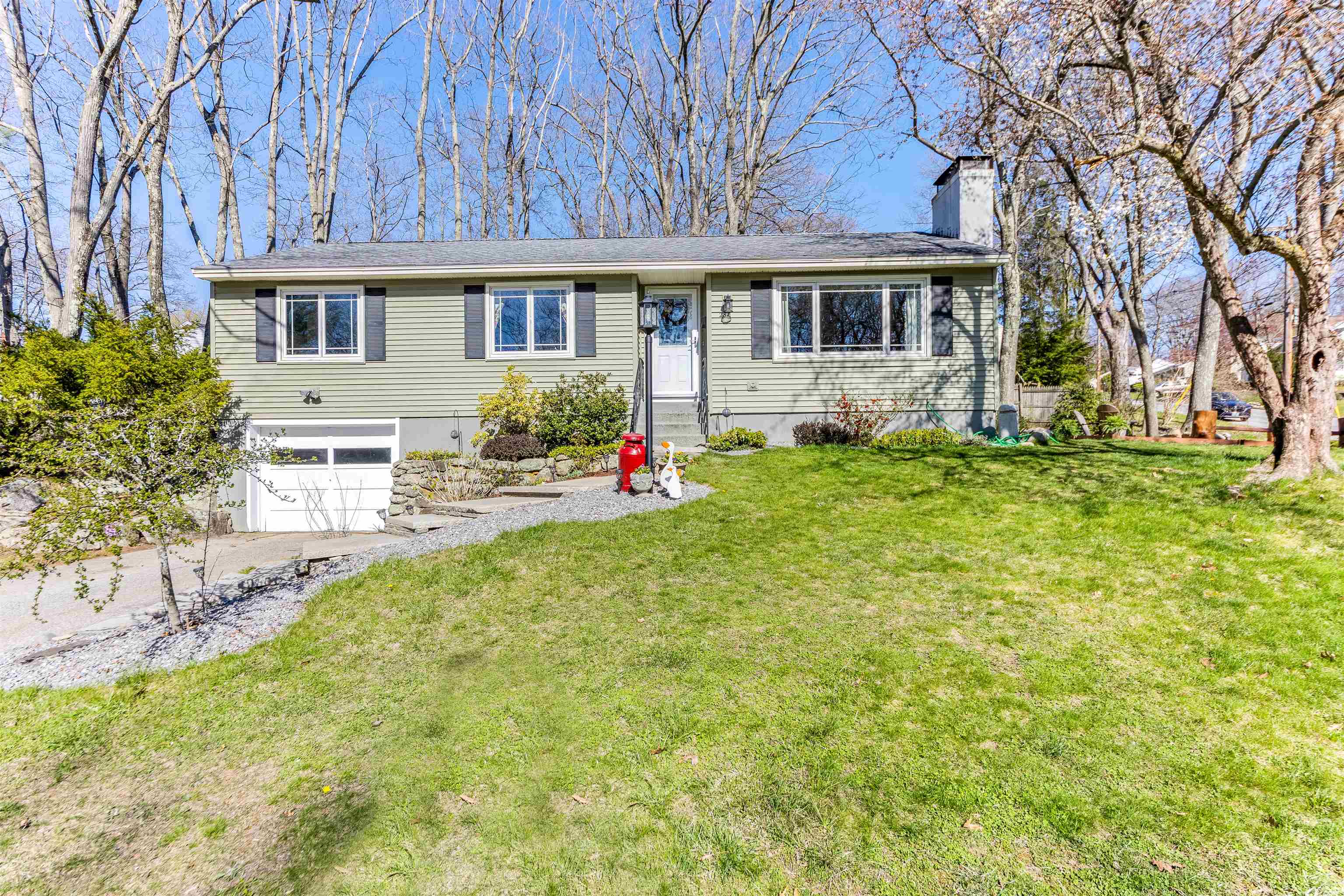 Photo of 287 Pickering Street Manchester NH 03104
