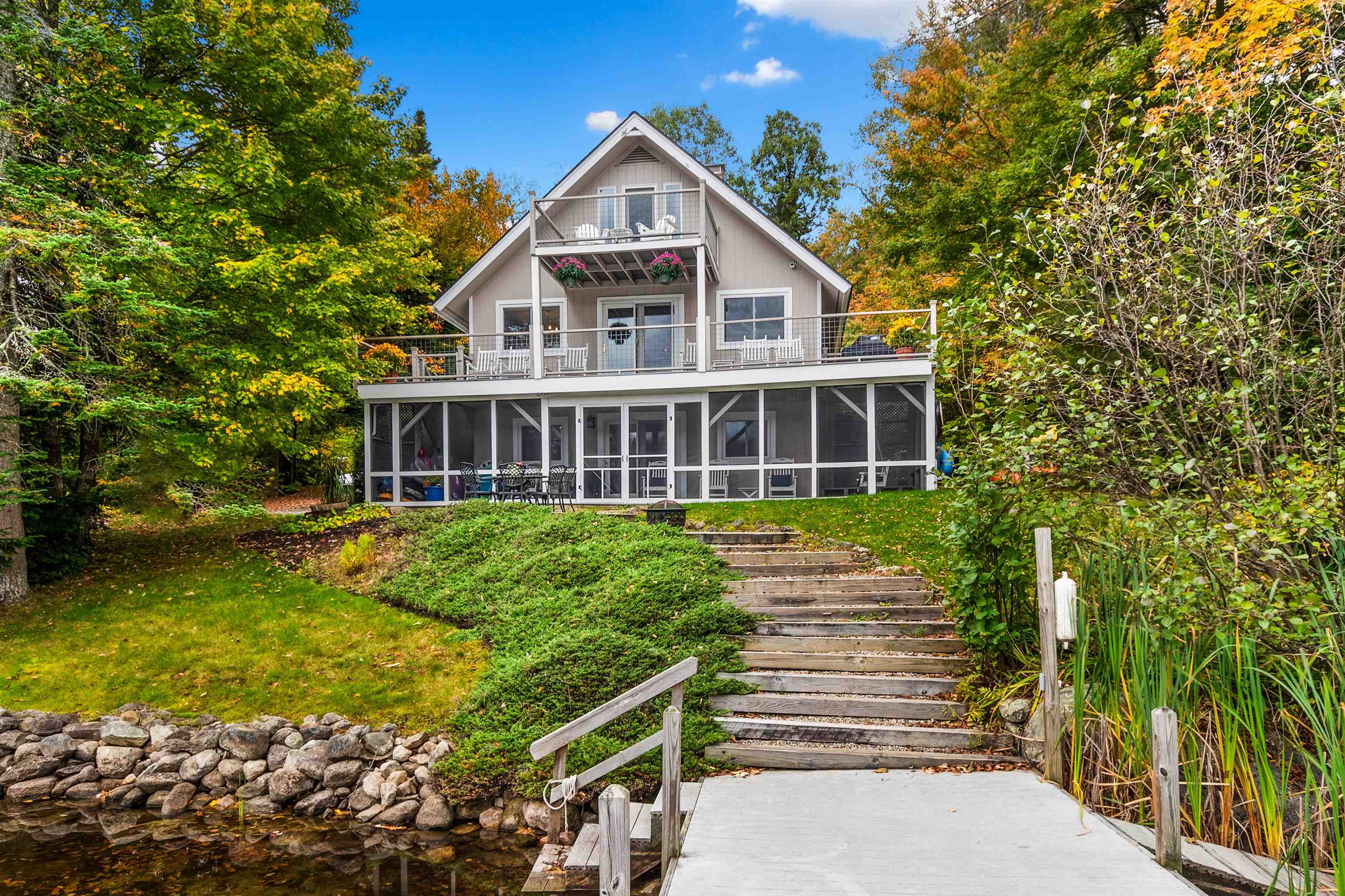 SUNAPEE NH Lake House for sale $$2,325,000 | $1,592 per sq.ft.