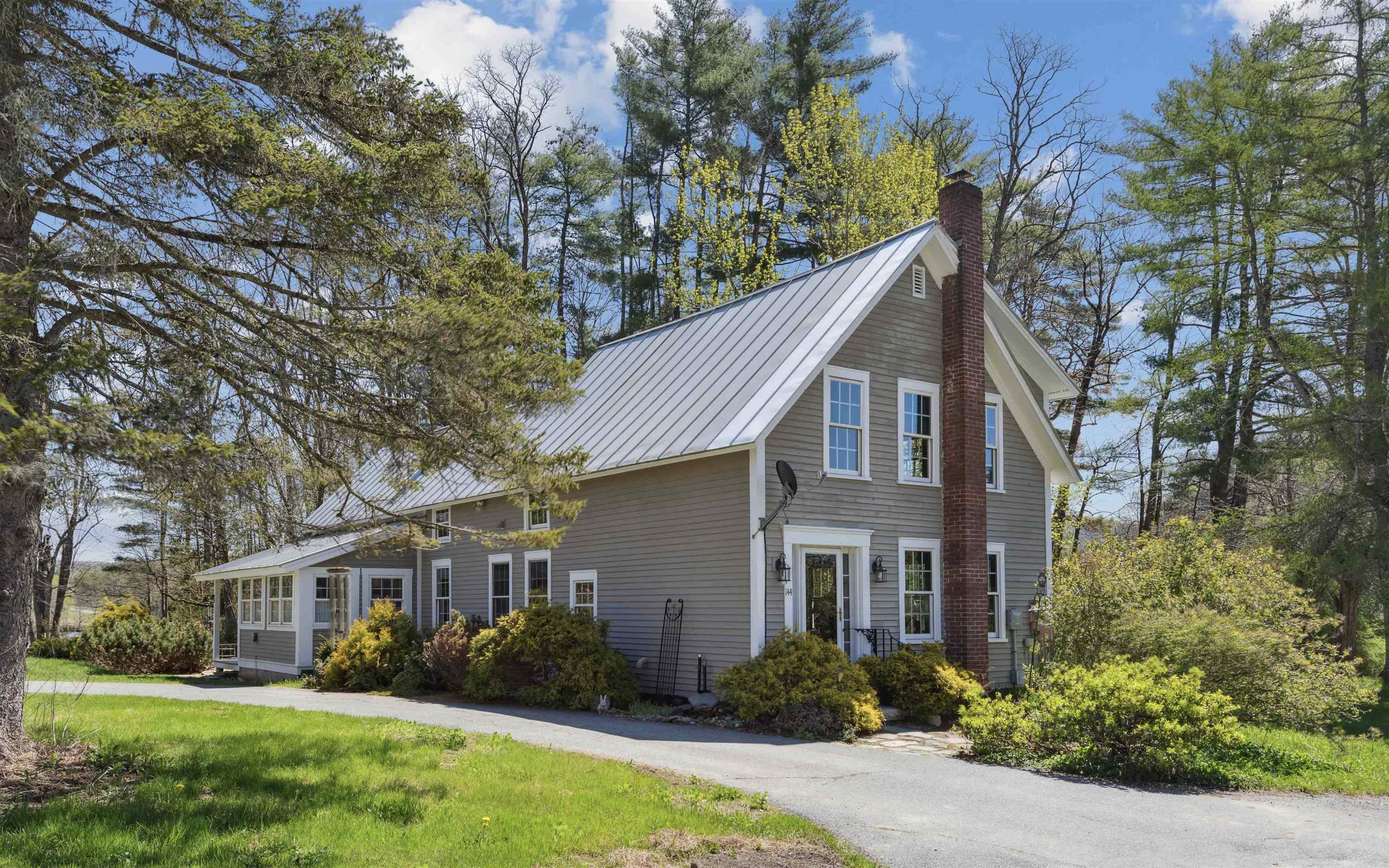 NORWICH VT Lake House for sale $$700,000 | $329 per sq.ft.
