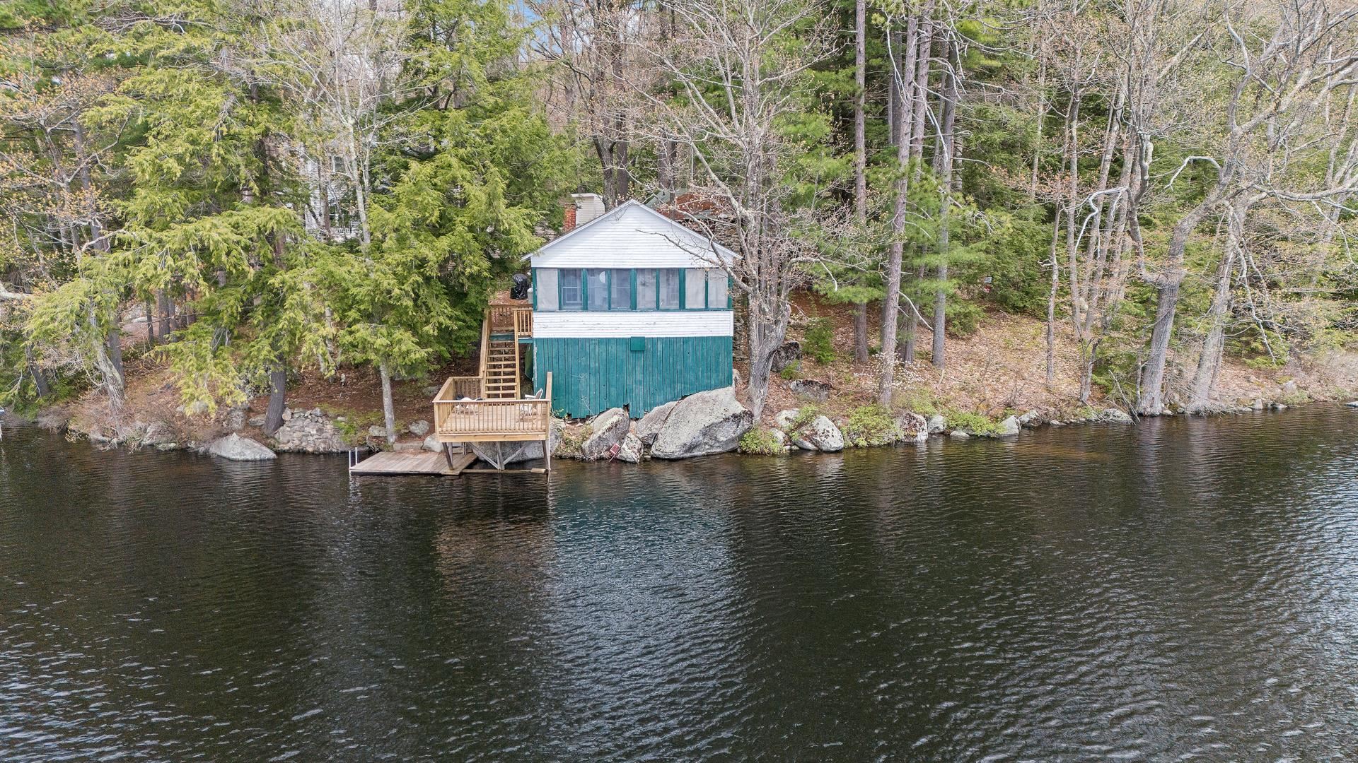 SUNAPEE NH Lake House for sale $$700,000 | $985 per sq.ft.