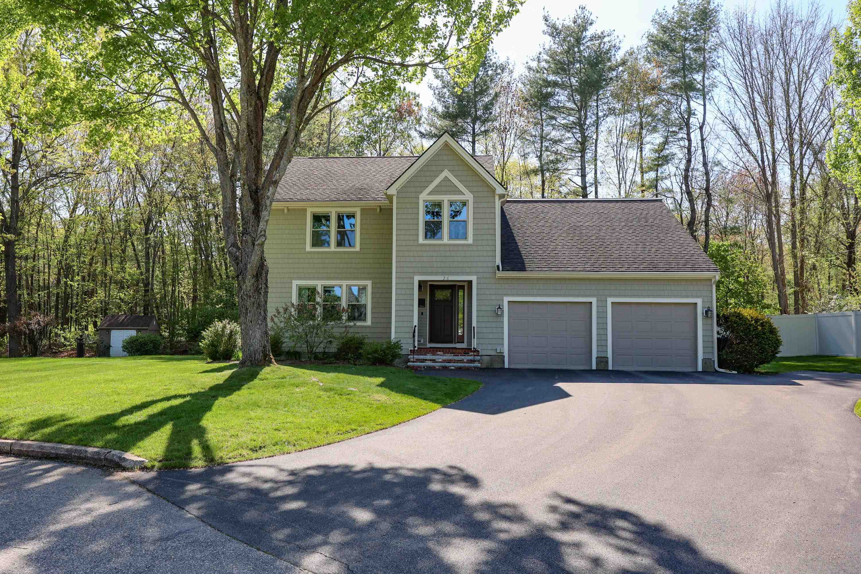 MANCHESTER NH Home for sale $$695,000 | $329 per sq.ft.