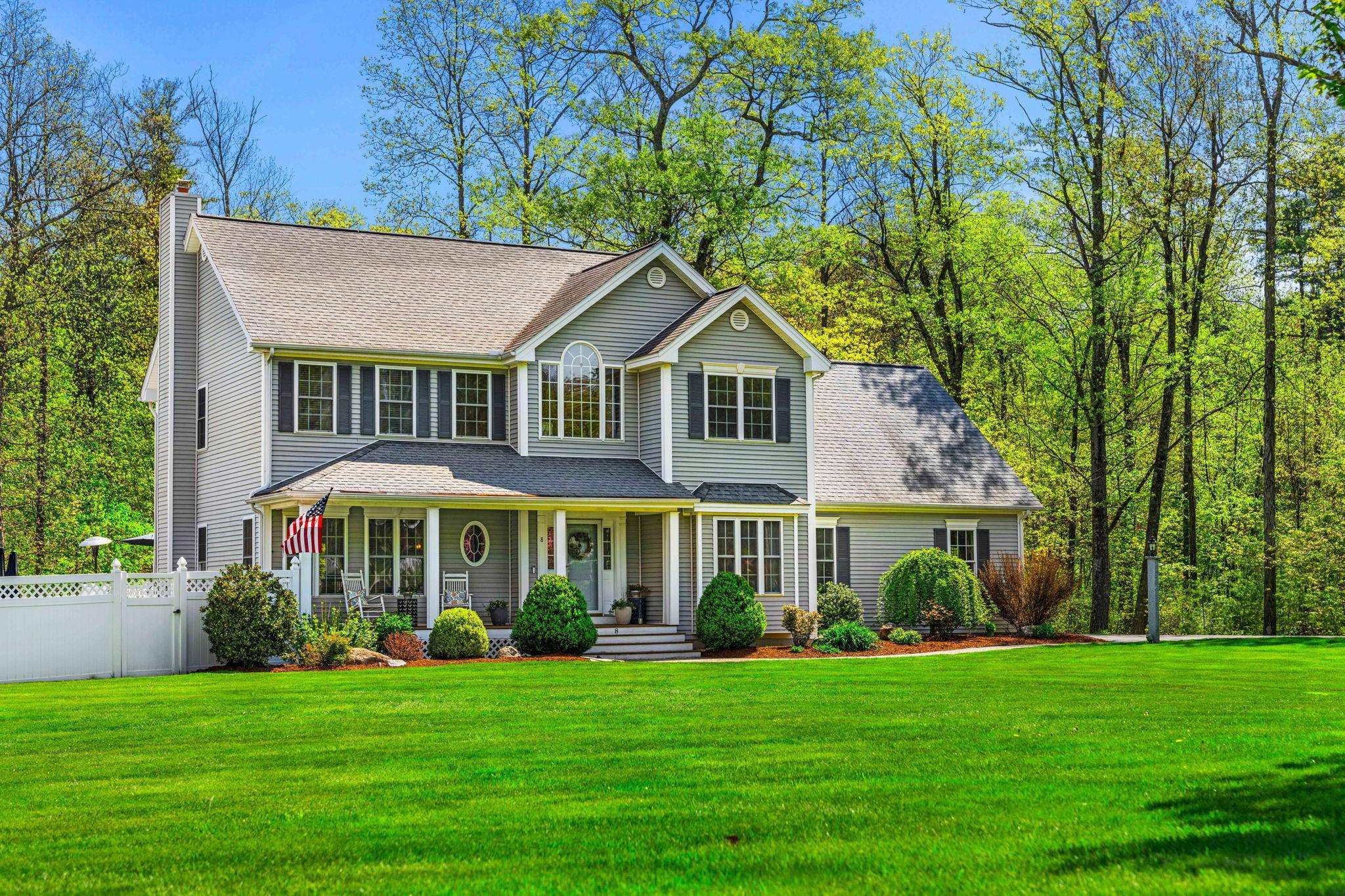 8 DANBURY COURT Londonderry NH 03053 PrimeMLS