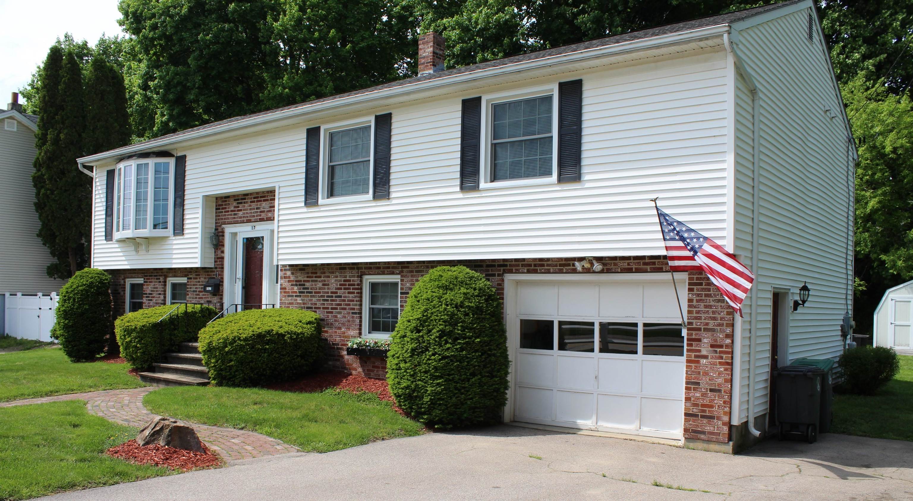 Photo of 17 Pleasant Street Pembroke NH 03275