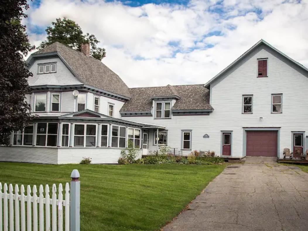 Photo of 144 elm Street Barton VT 05822-0