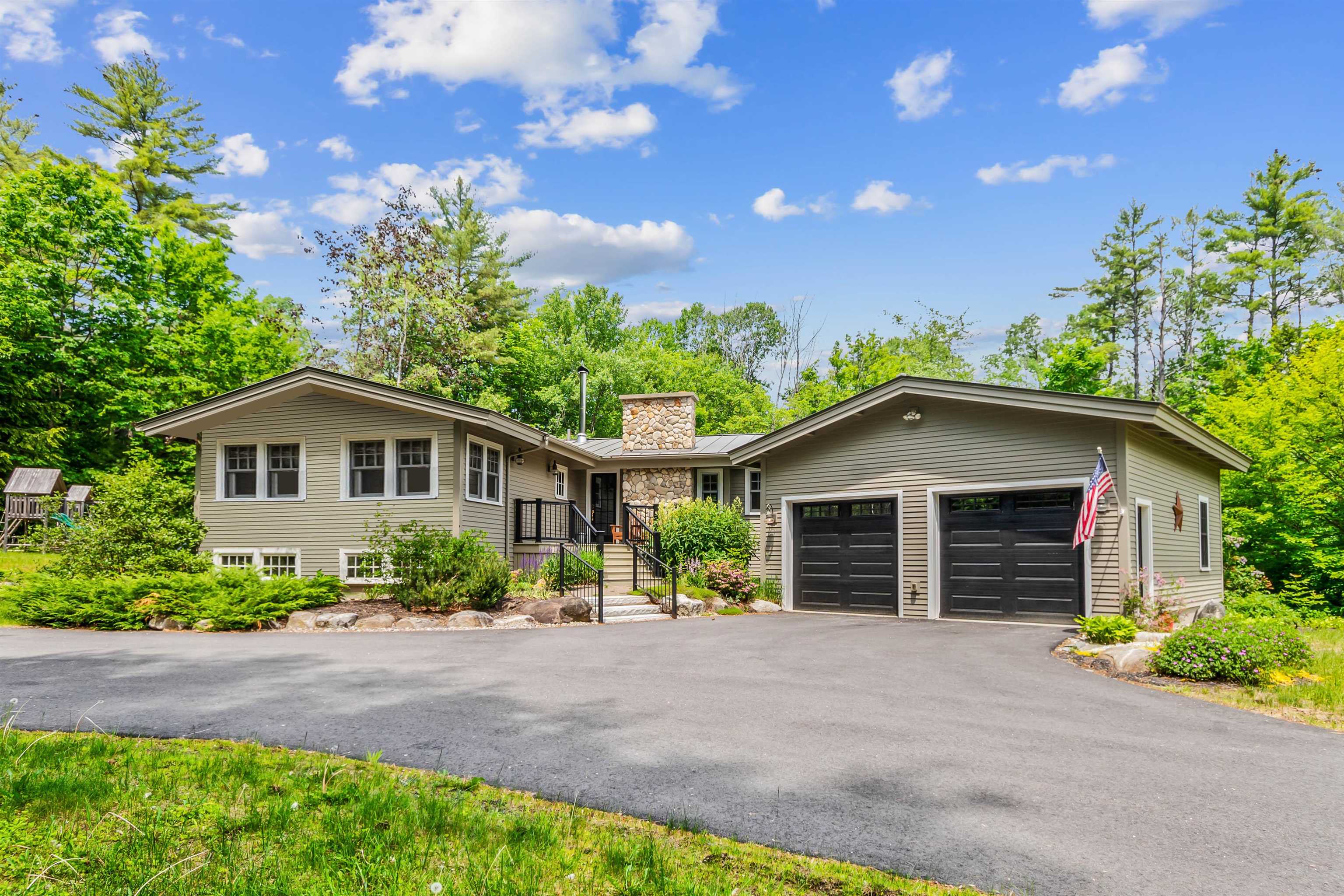 Photo of 46 Sugarhouse Road New London NH 03257