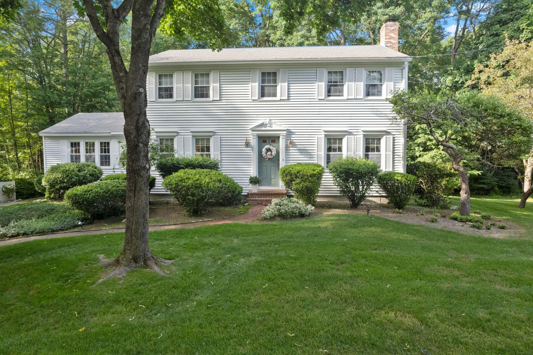Photo of 42 Old Sawmill Road Bedford NH 03110