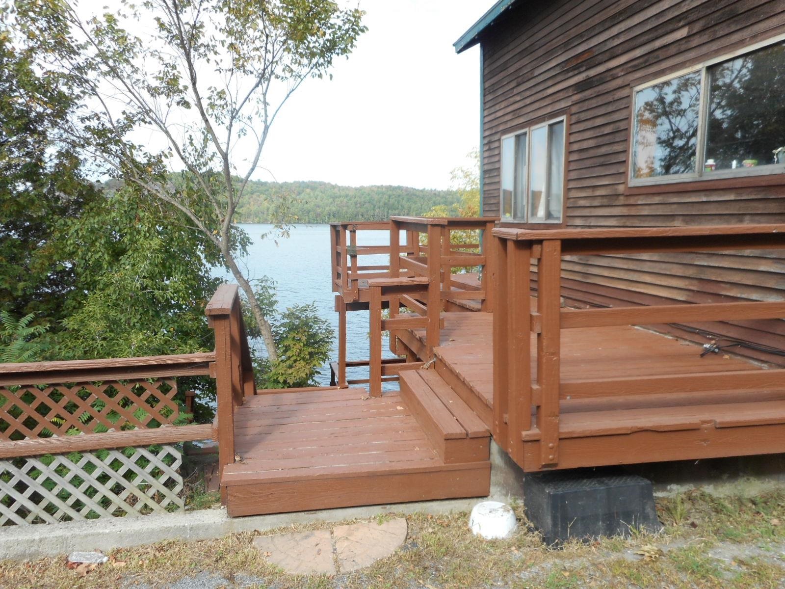 Southern House - Spacious Decks with Western Views