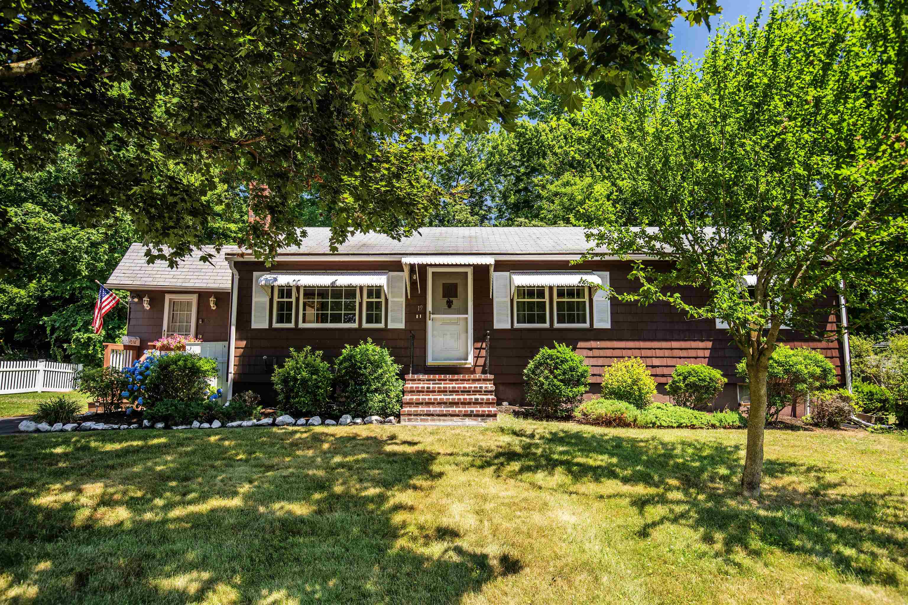 Photo of 19 Budron Avenue Salem NH 03079