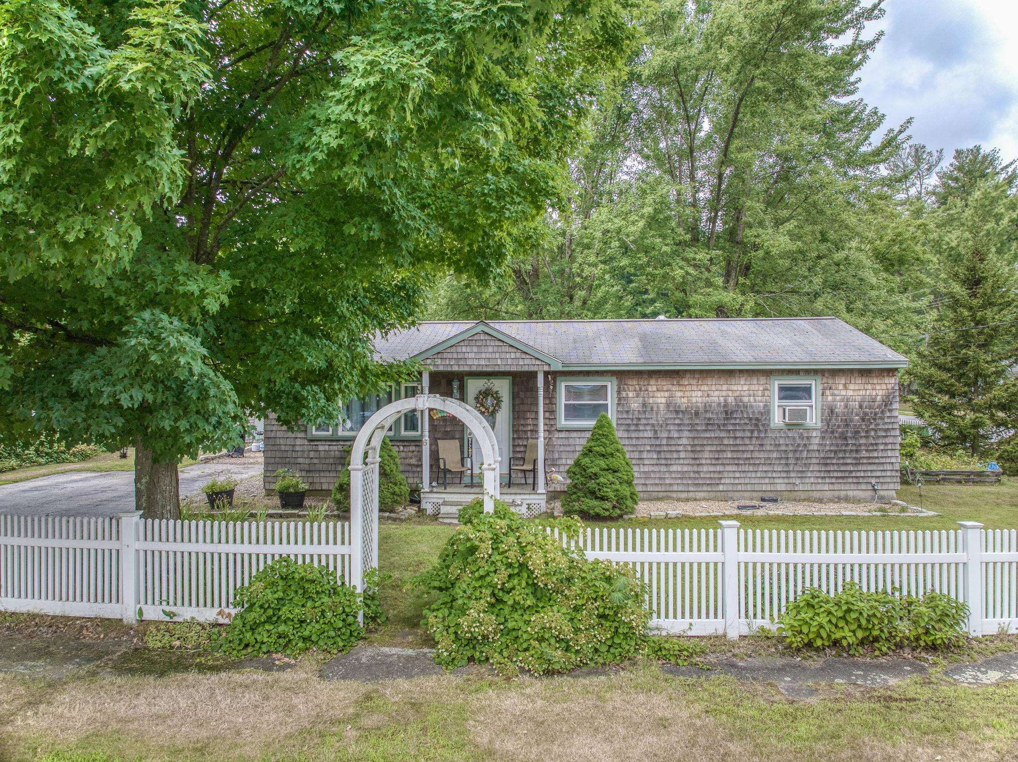 Photo of 6 Greenwood Drive Nashua NH 03062