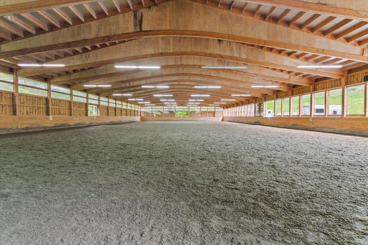 Wall of windows, lights, fan, viewing platform, and GGT footing