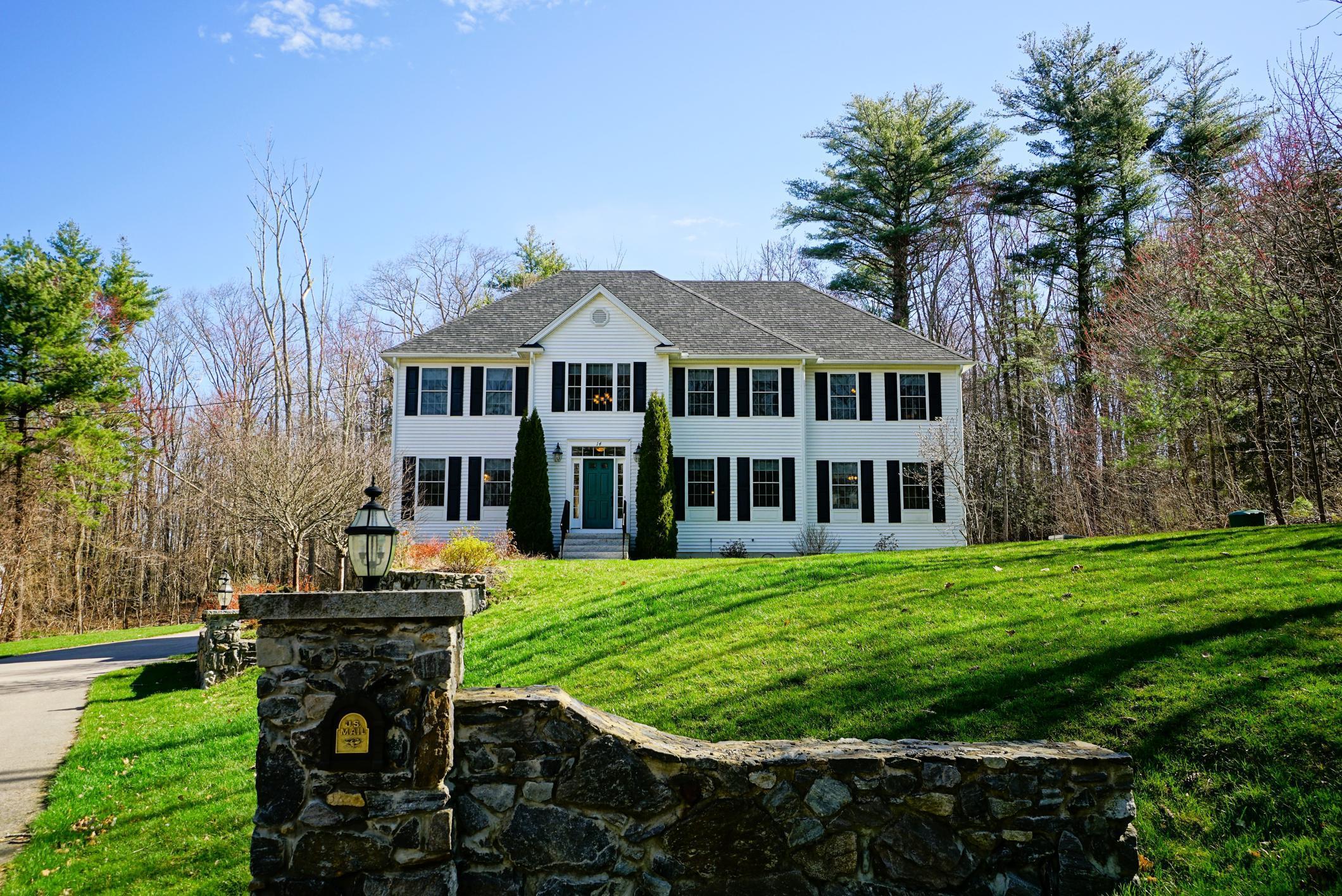 Photo of 14 Horseshoe Road Windham NH 03087