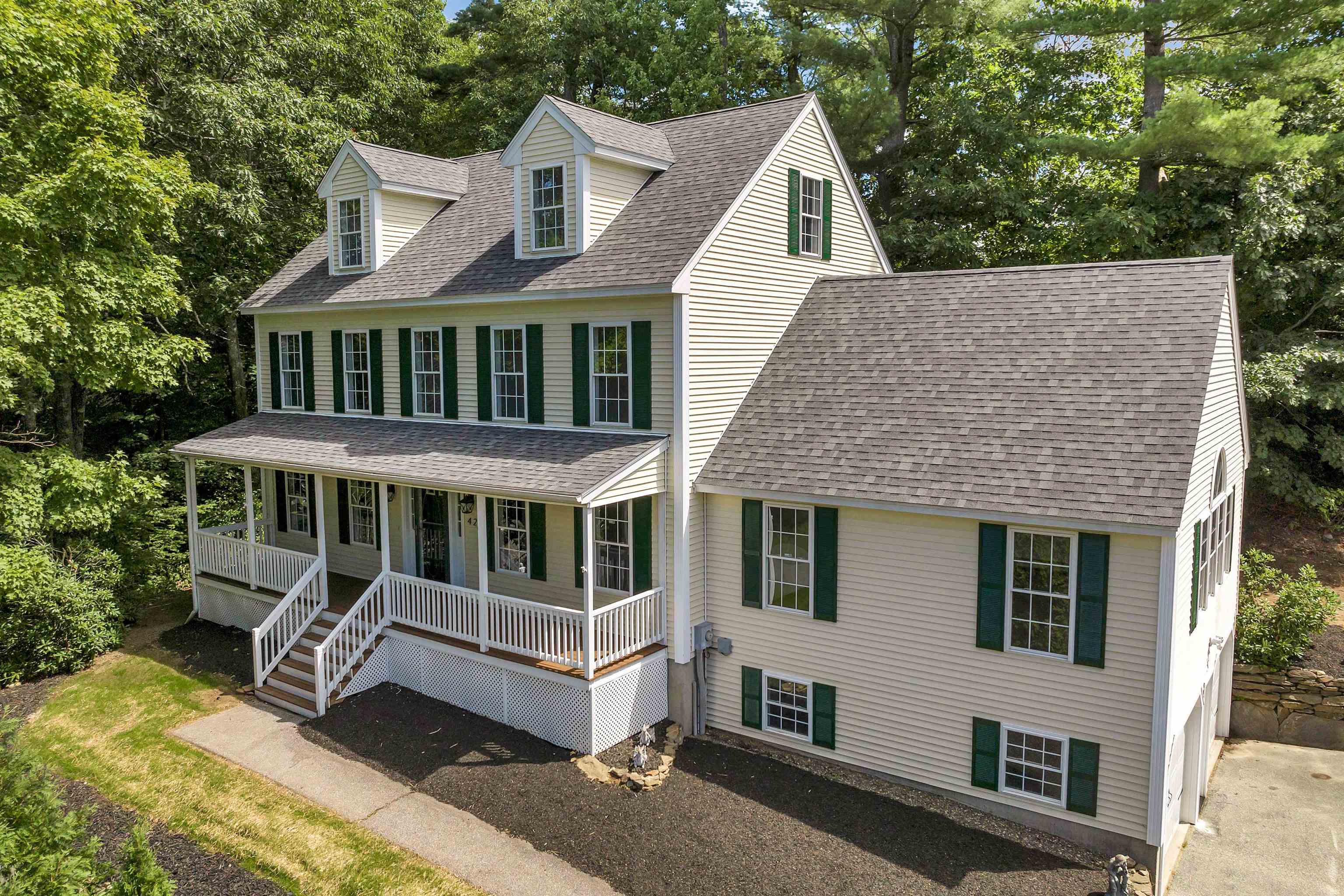 Photo of 42 Lamprey Village Drive Epping NH 03042