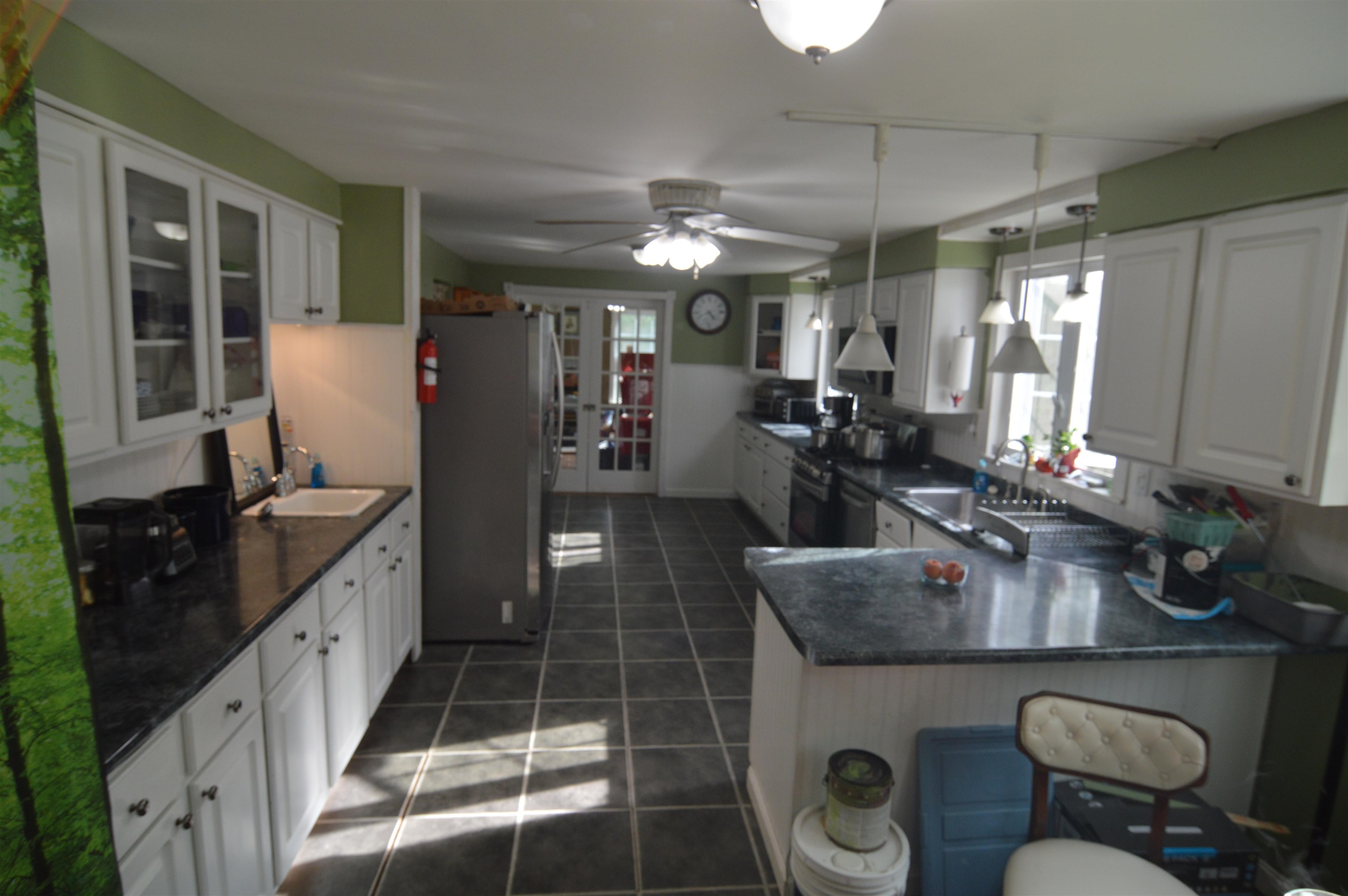 Expansive kitchen