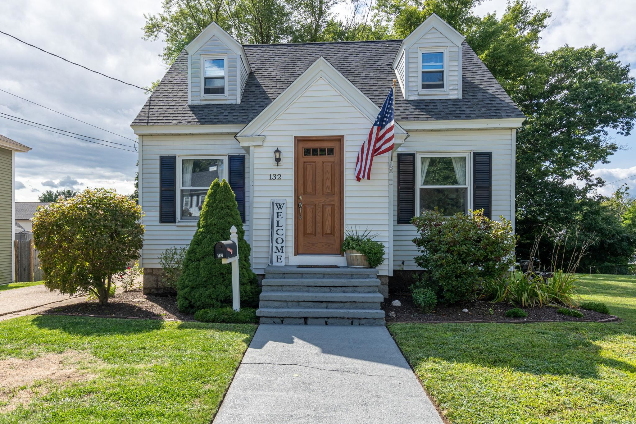 Photo of 132 Mammoth Road Manchester NH 03109