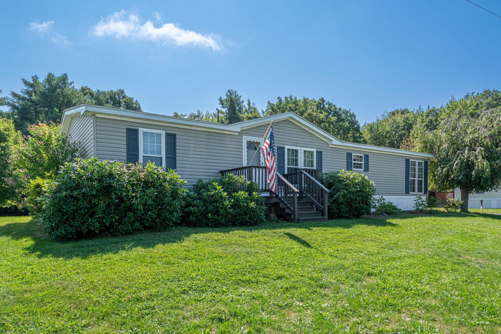 Photo of 9 Cammett Drive Raymond NH 03077