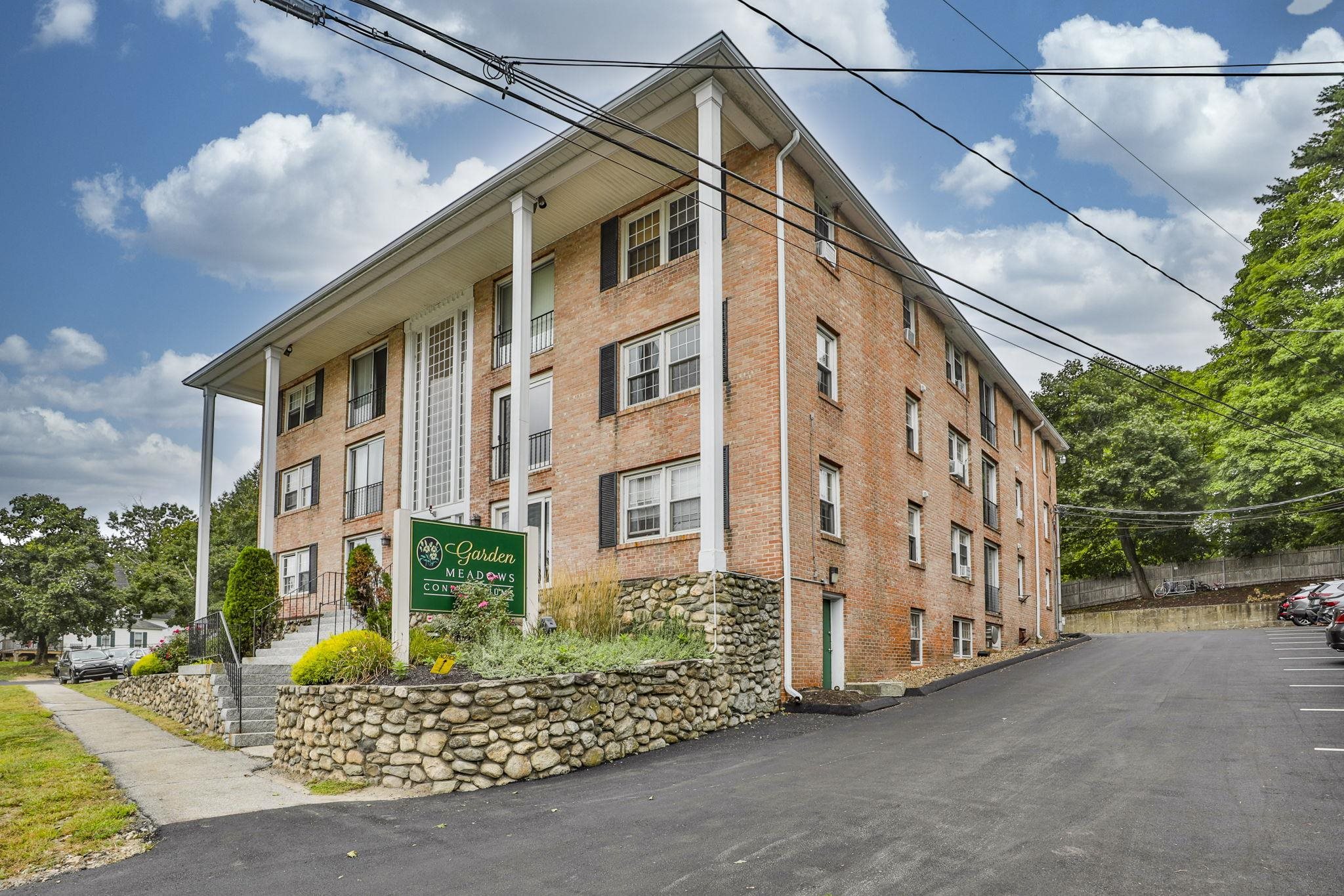 Photo of 92 E Broadway Street Derry NH 03038