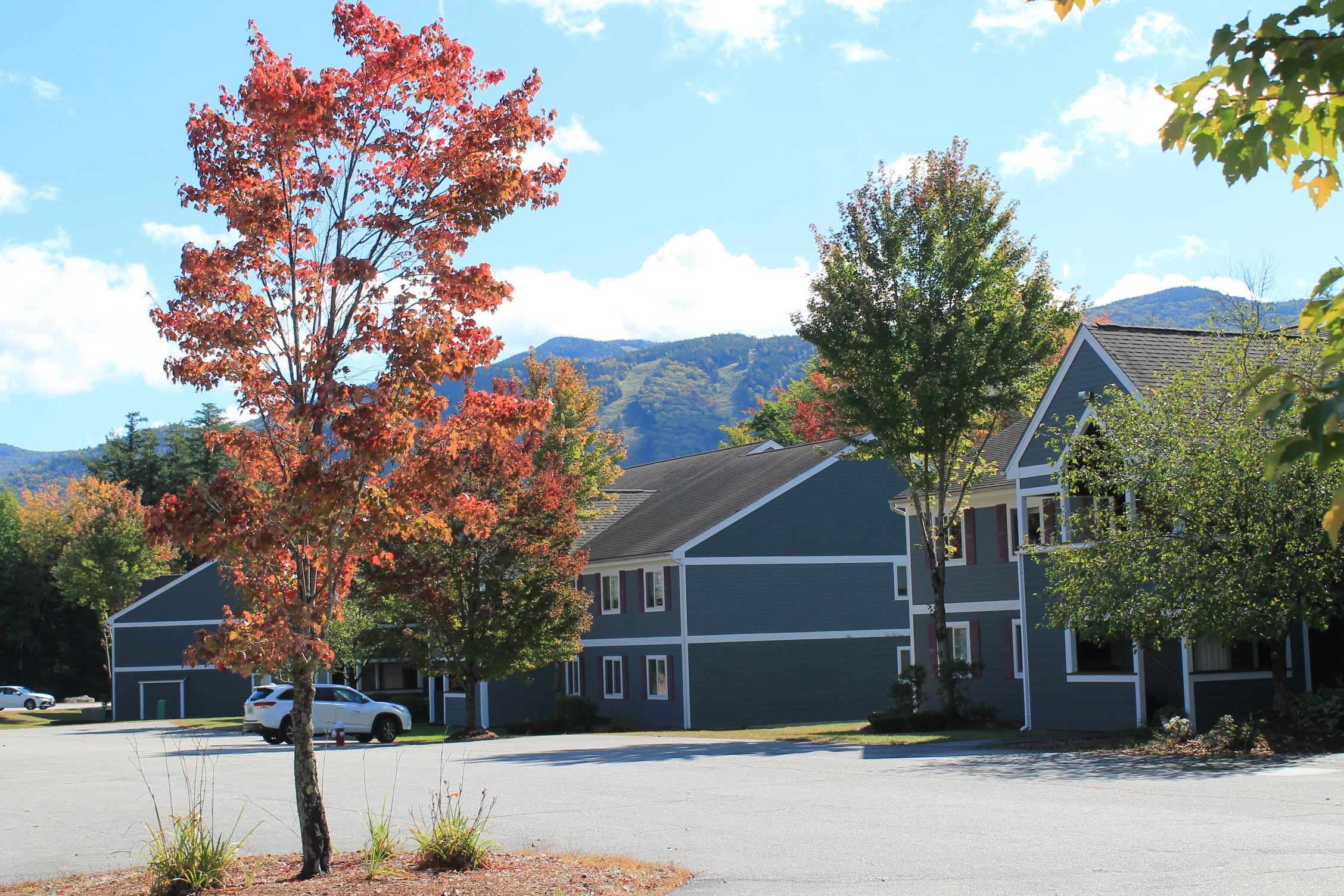 13 White Oak Lane Unit 4, Lincoln, NH 3BR, 1360 sq ft 595,000
