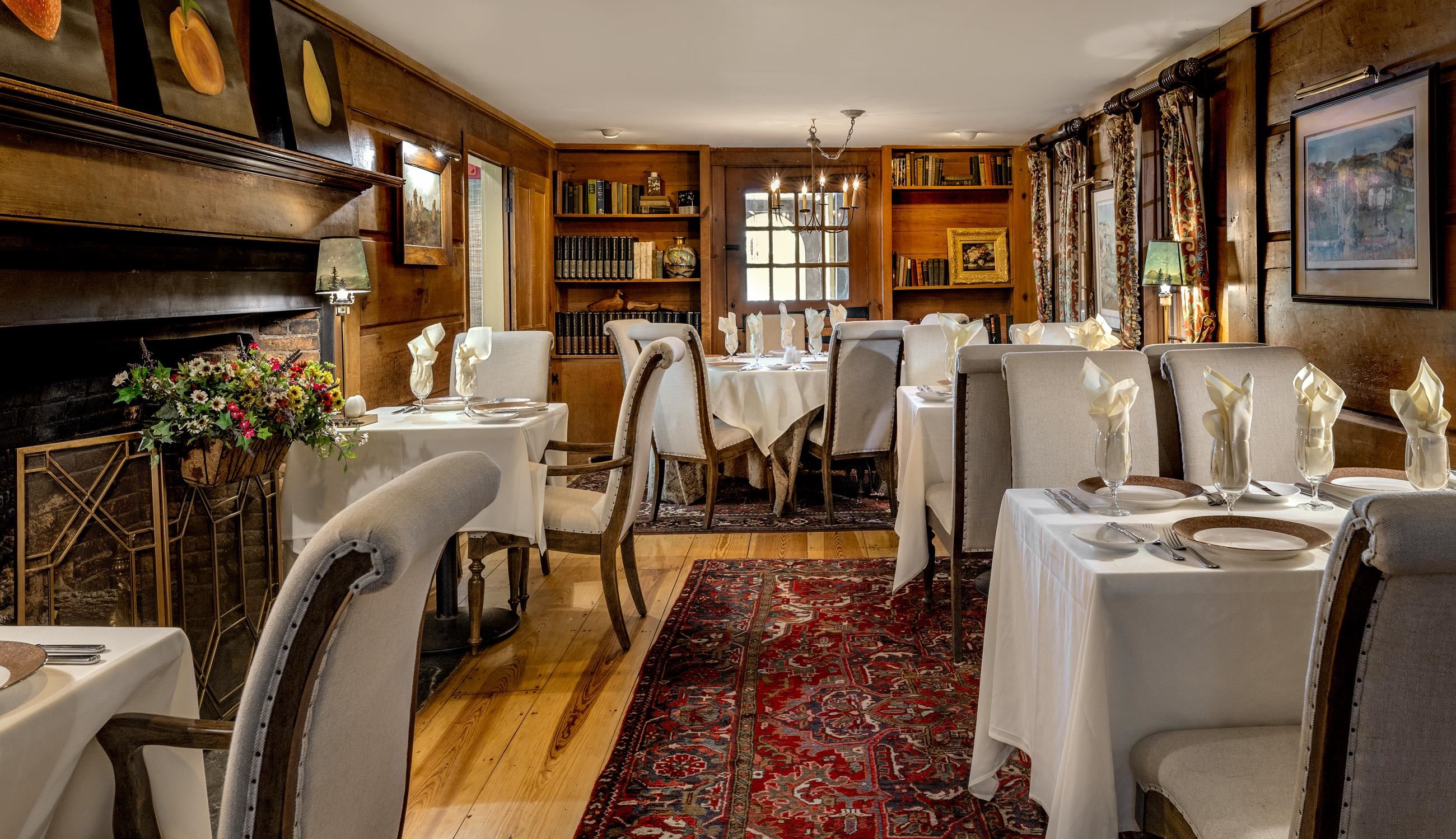 BVI multiple dining areas and a Tavern