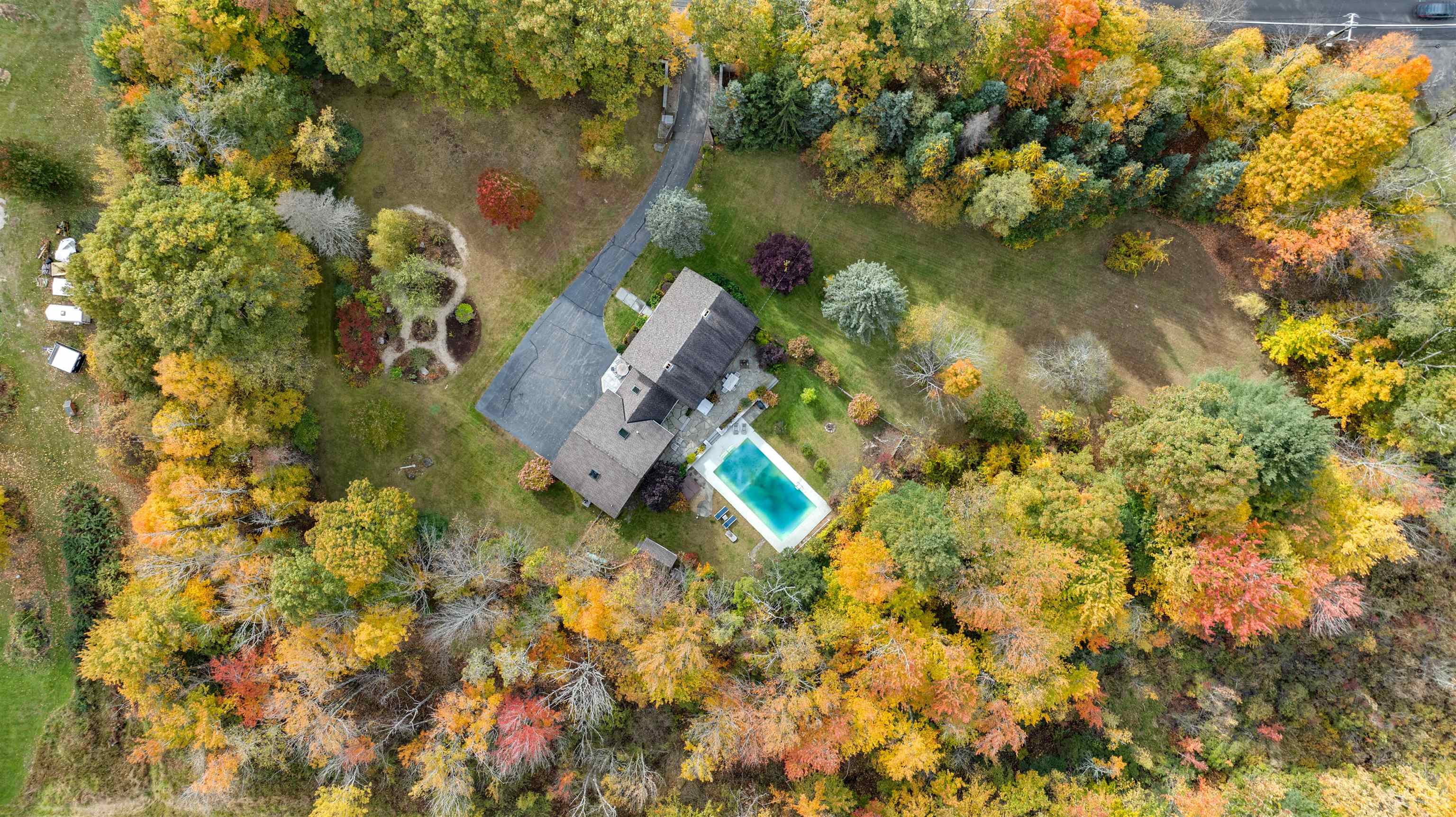 2671 PARADE ROAD, LACONIA, NH 03246 Historic & Distinctive Properties