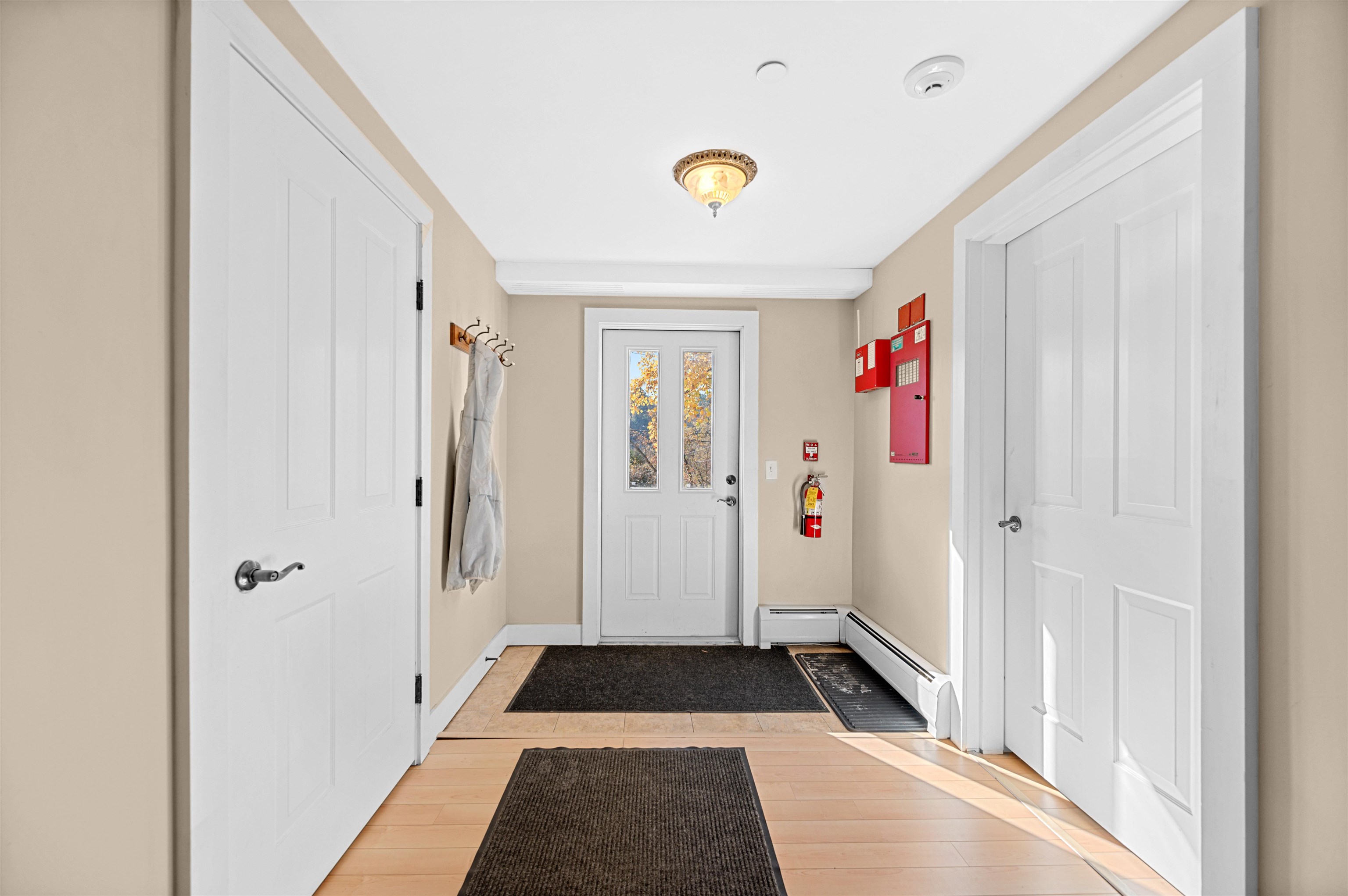 Carriage House Side Wing - Entry Foyer