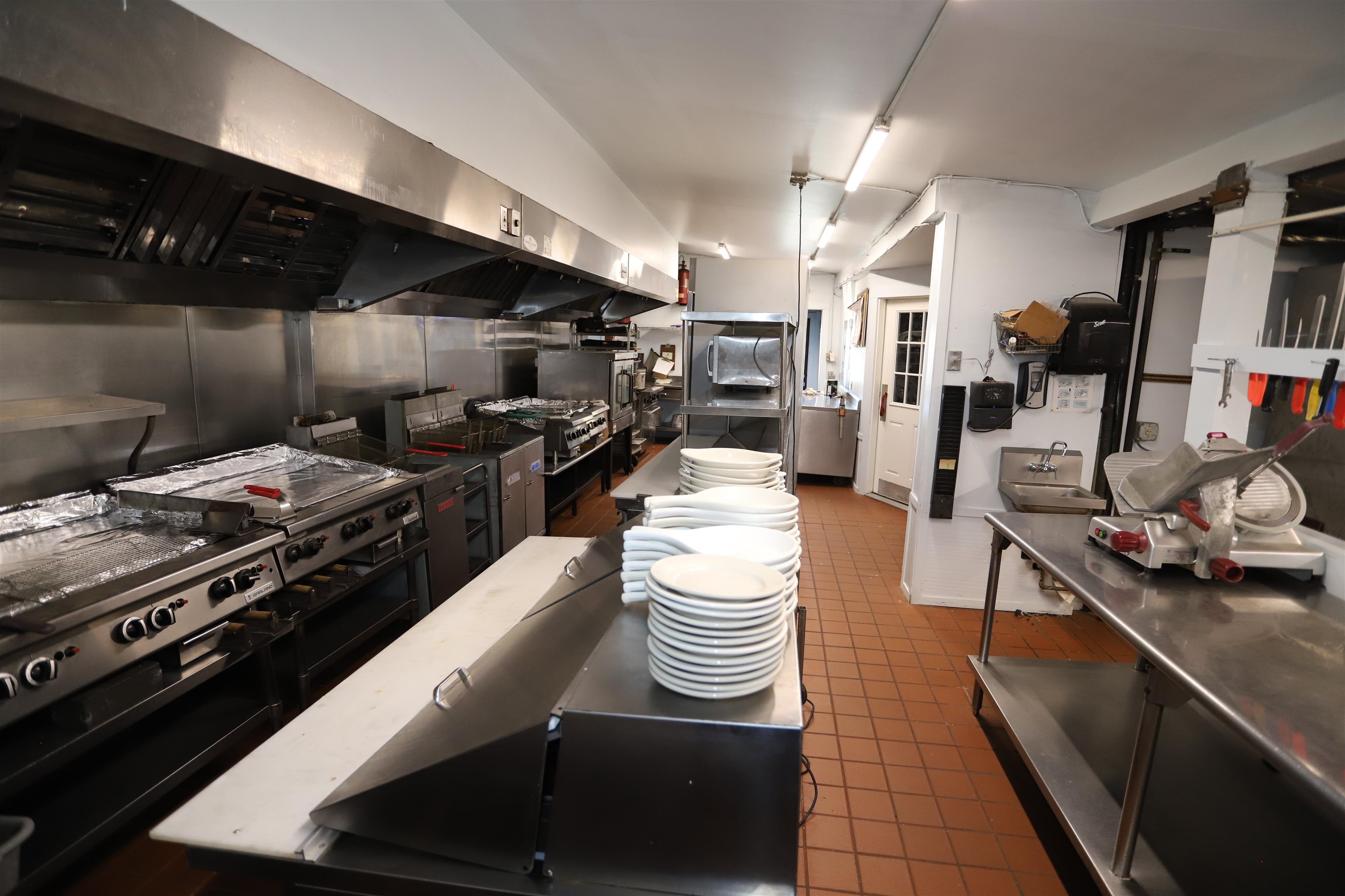 Large Grill Station w/Fryers, Stove Tops, Ovens, and Prep Coolers