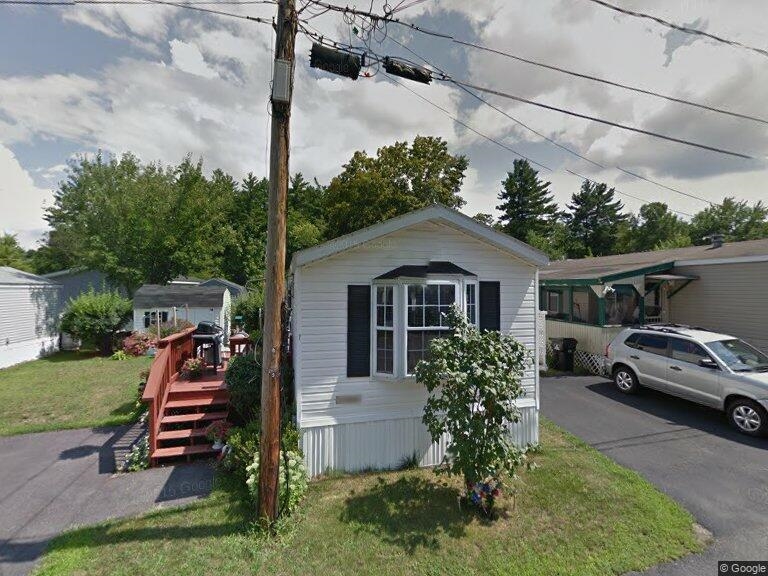 MLS 5022671: 7  Village Lane, Hudson NH