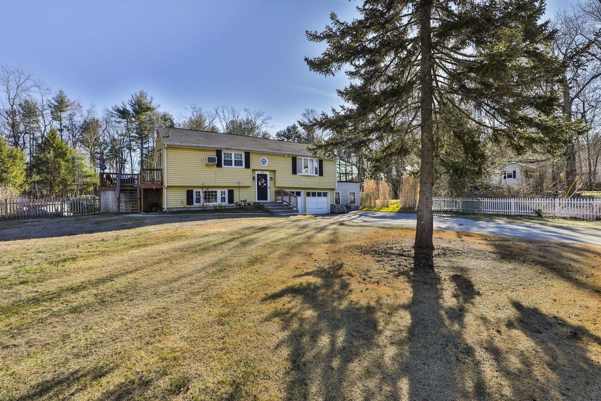 MLS 5024044: 10 Henry Drive, Hudson NH