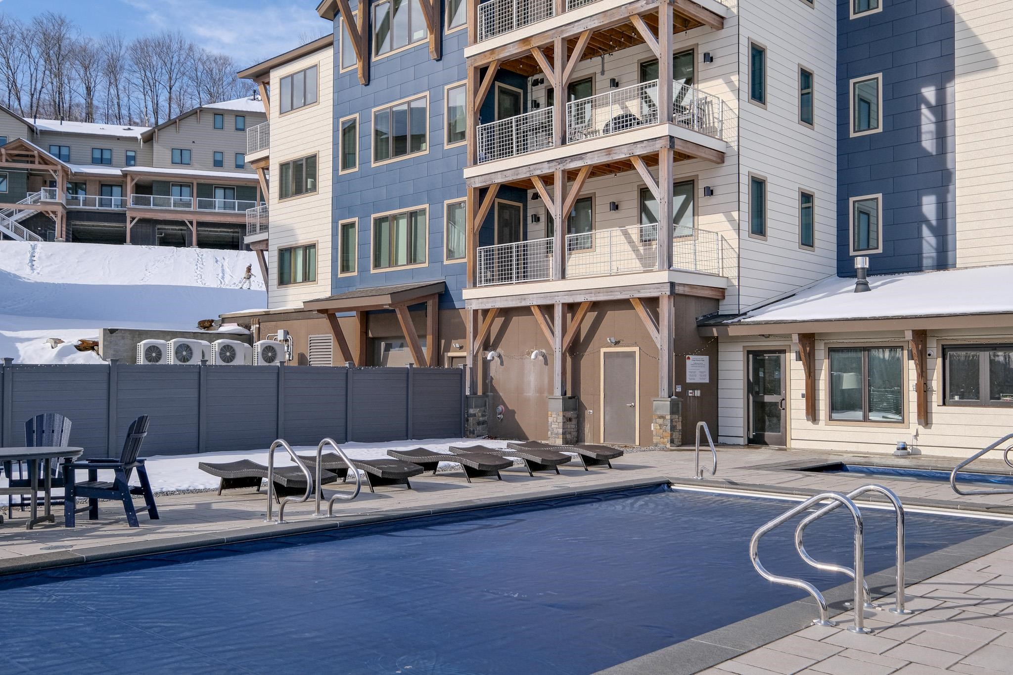 Pool right outside your door 22562278