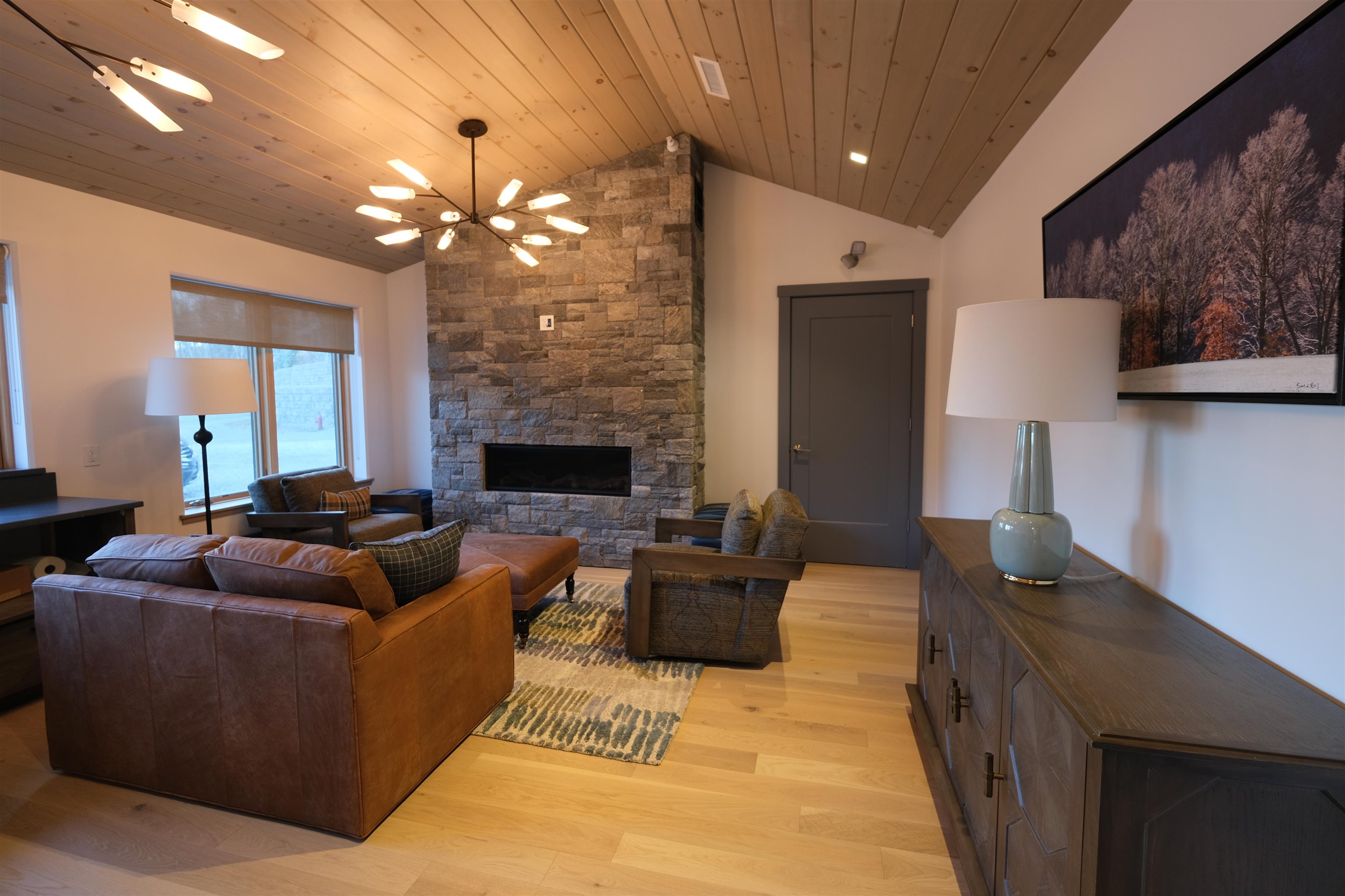 Owners lounge 22561054