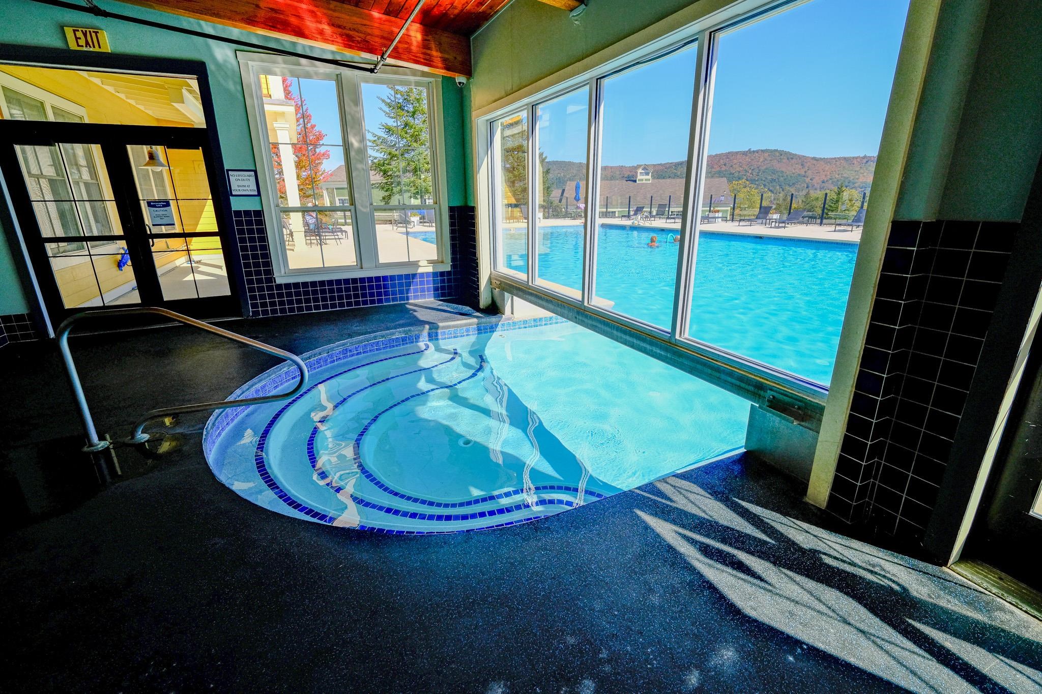 Hotel Pool 22610564