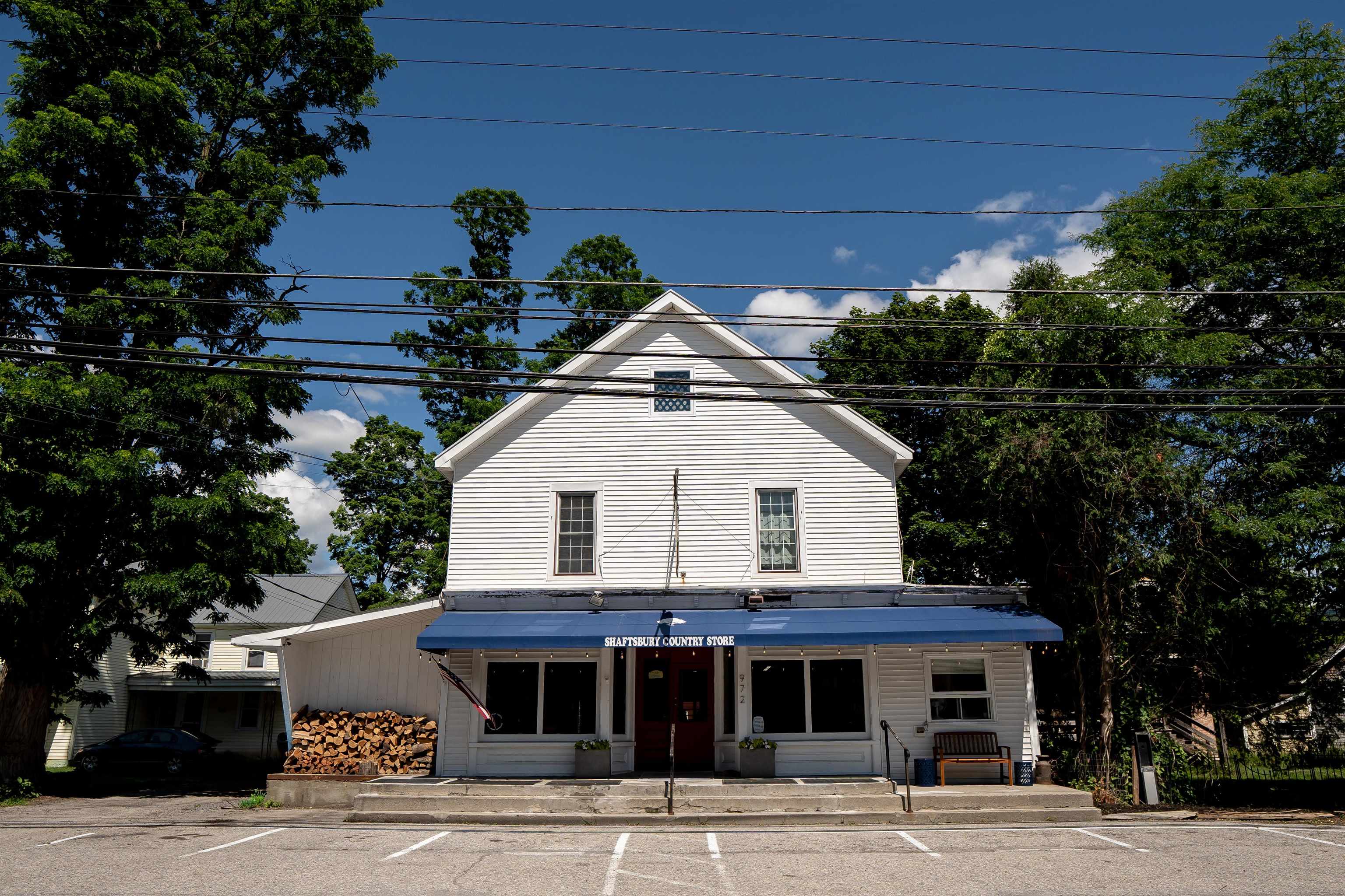 Building - Shaftsbury Country Store