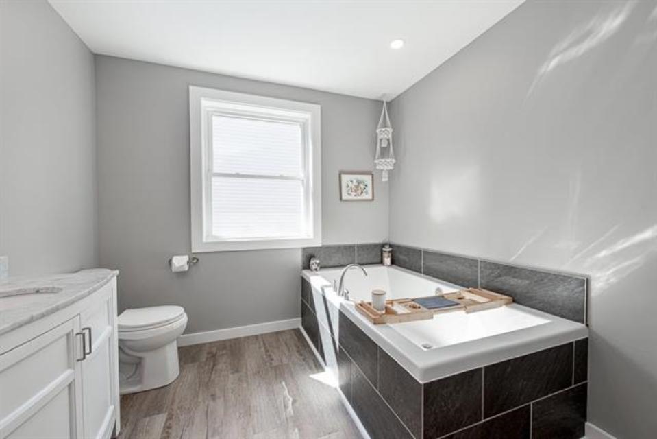 deep plunging tub for the ultimate relaxing experience