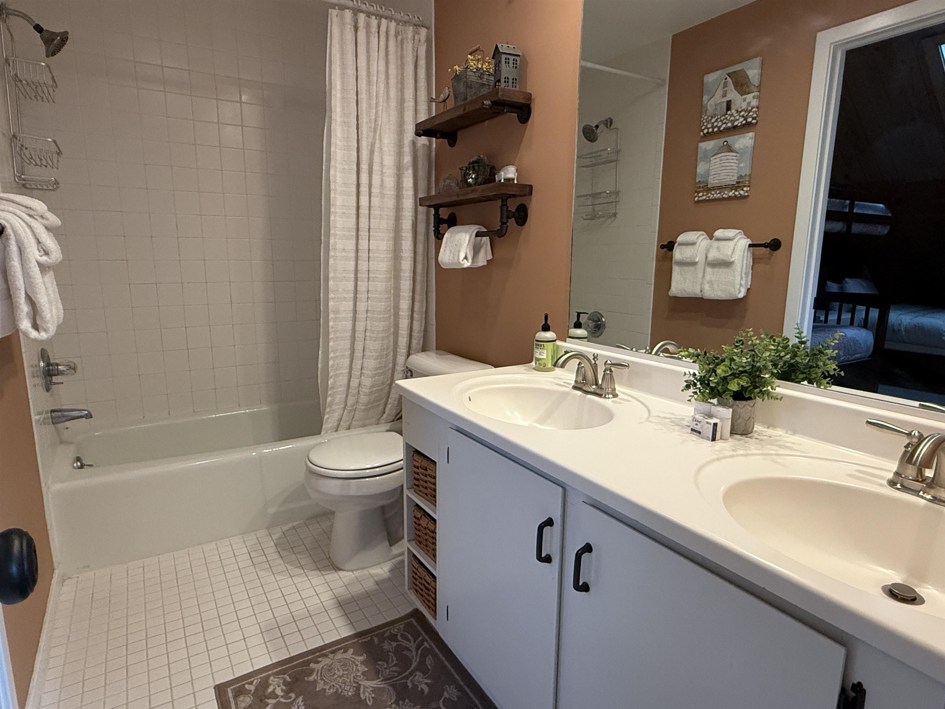 Large primary full bathroom 22684928