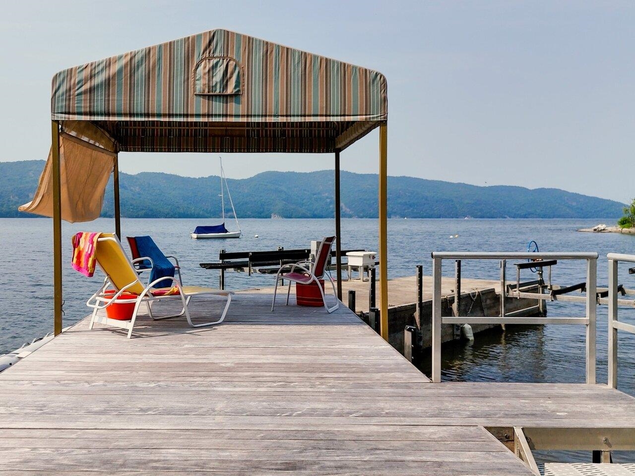 Custom wood dock w/boat lift