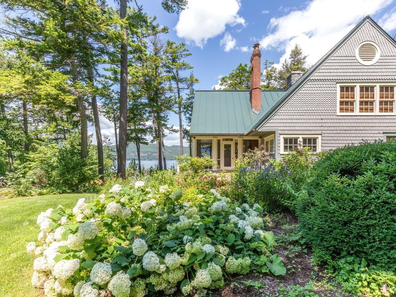 Gorgeous lakefront estate