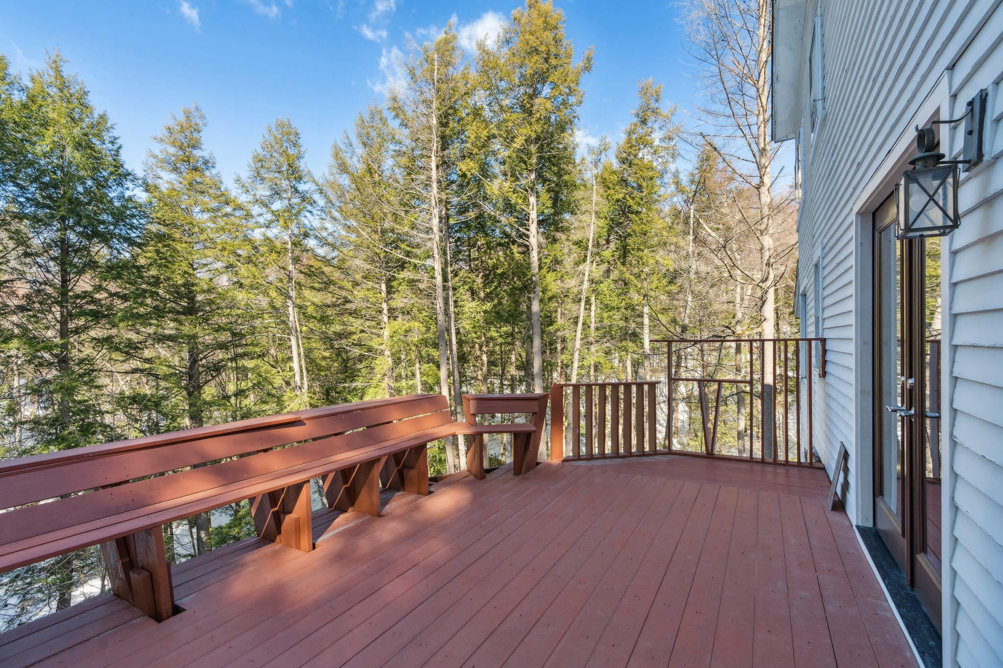 Entertain on the deck 22814766