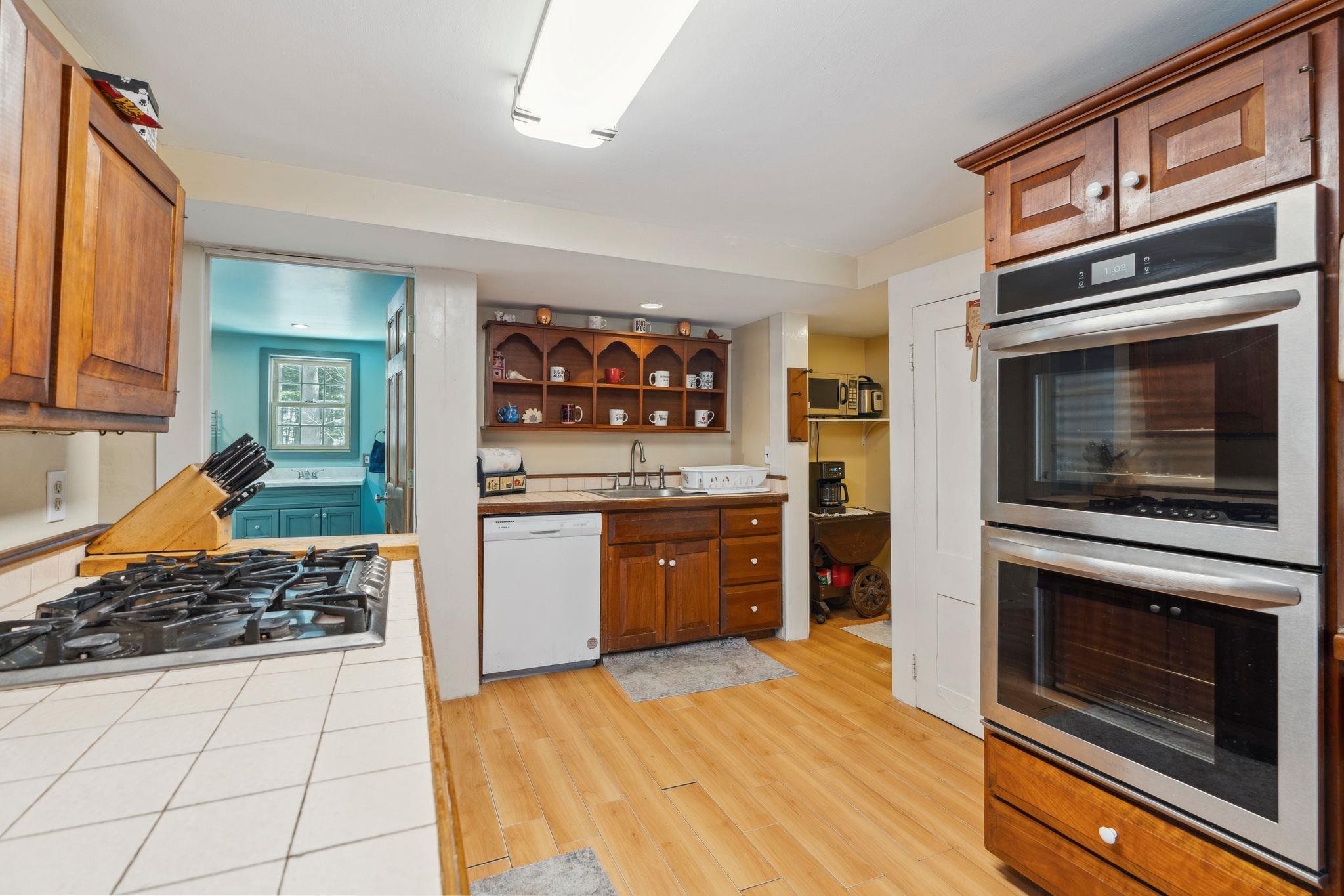 Updated kitchen 22814779