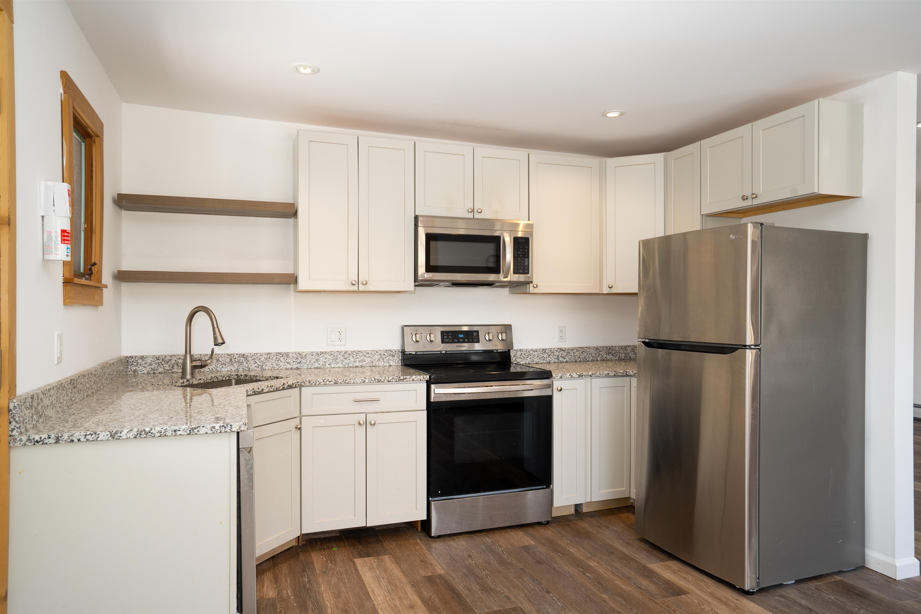 Unit 2 Kitchen 22812291