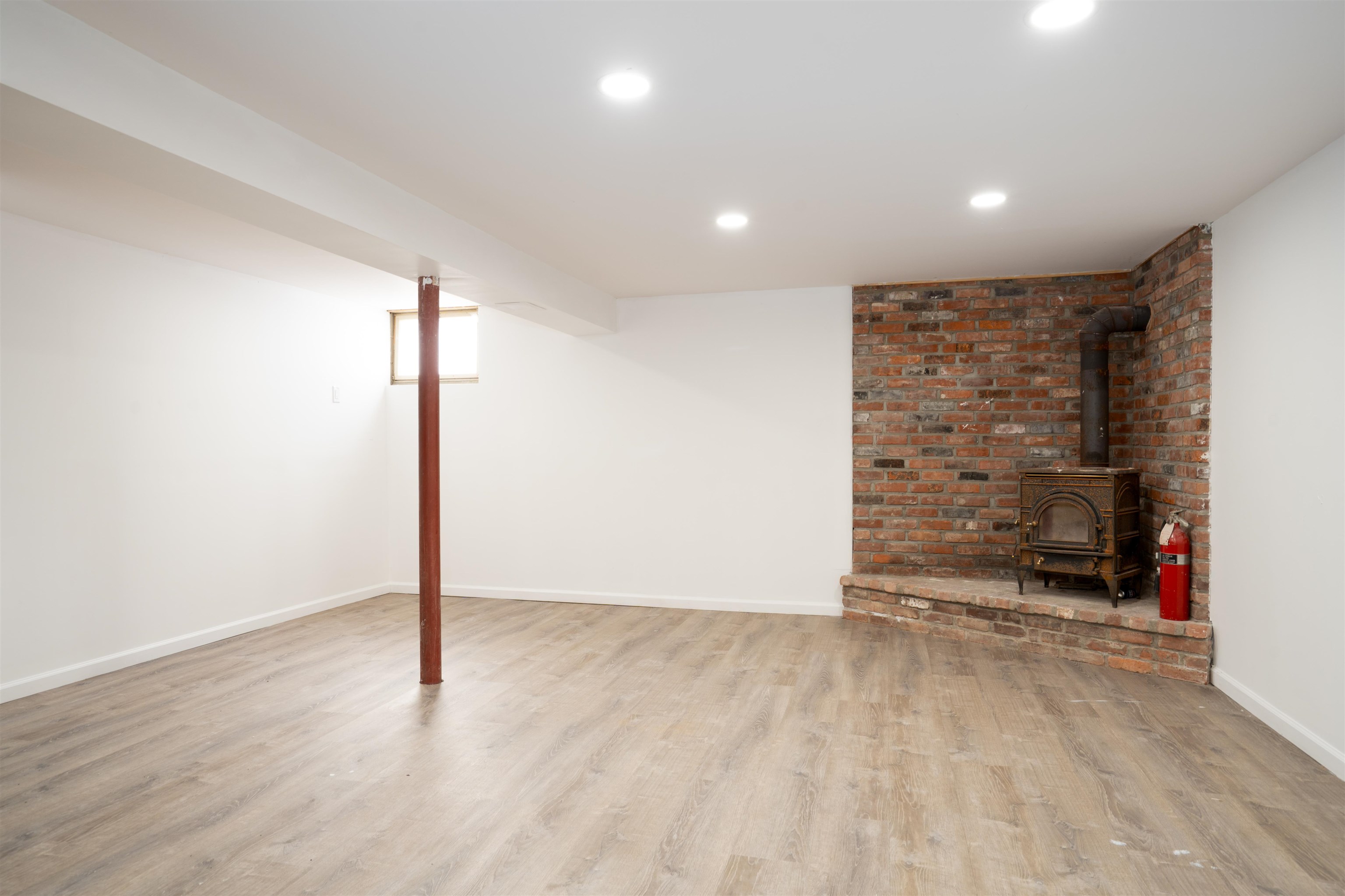 Great Finished Space on Ground Level 22812226