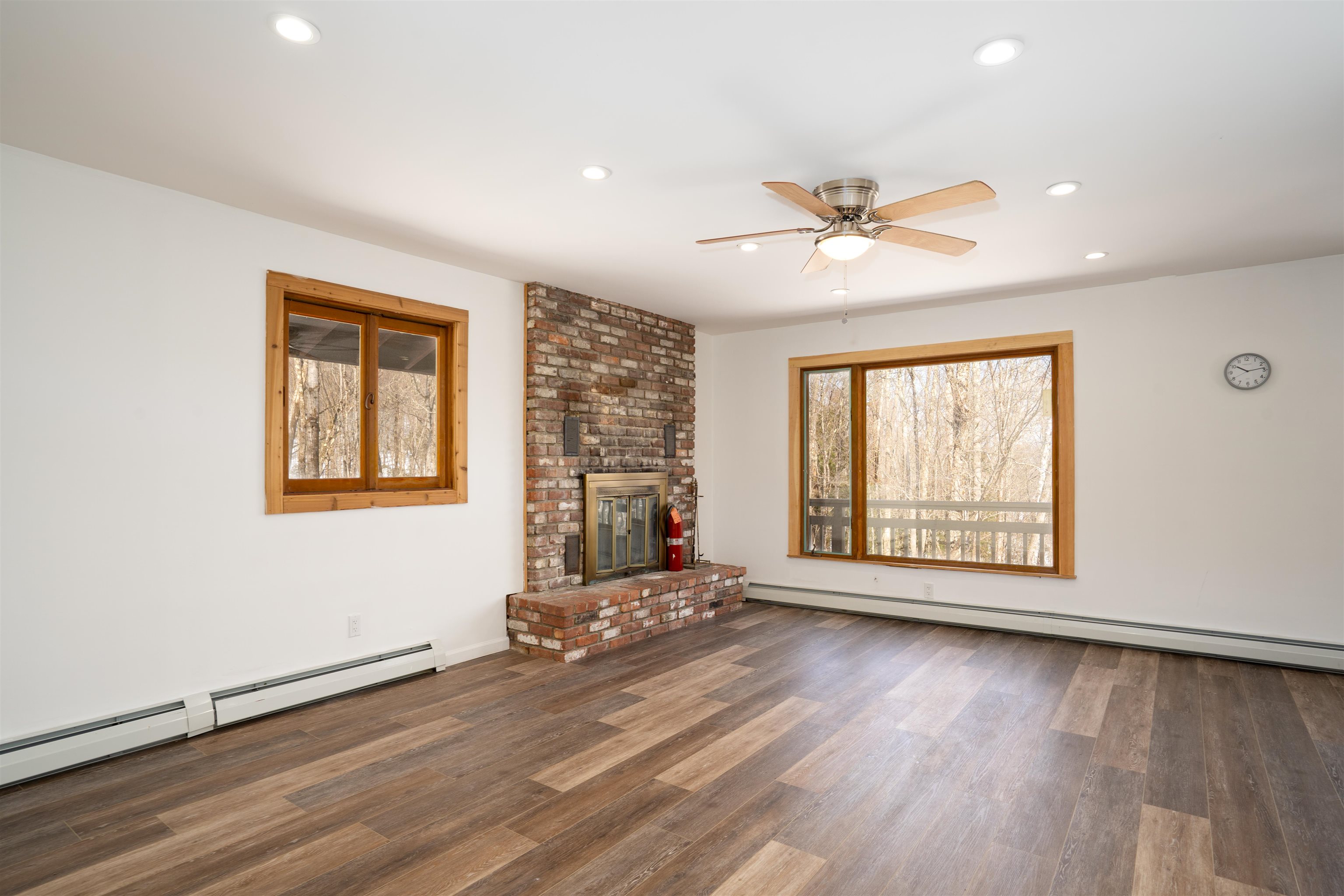 Unit 2 Living Room 22812320