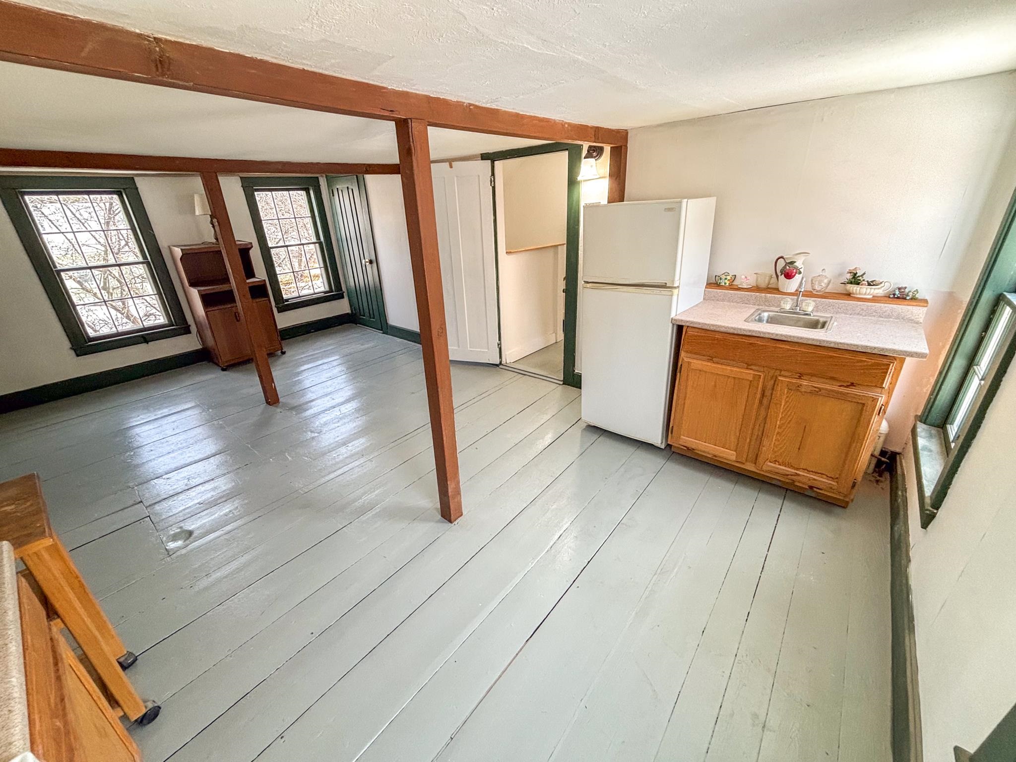 Second Floor Suite / Additional Living area