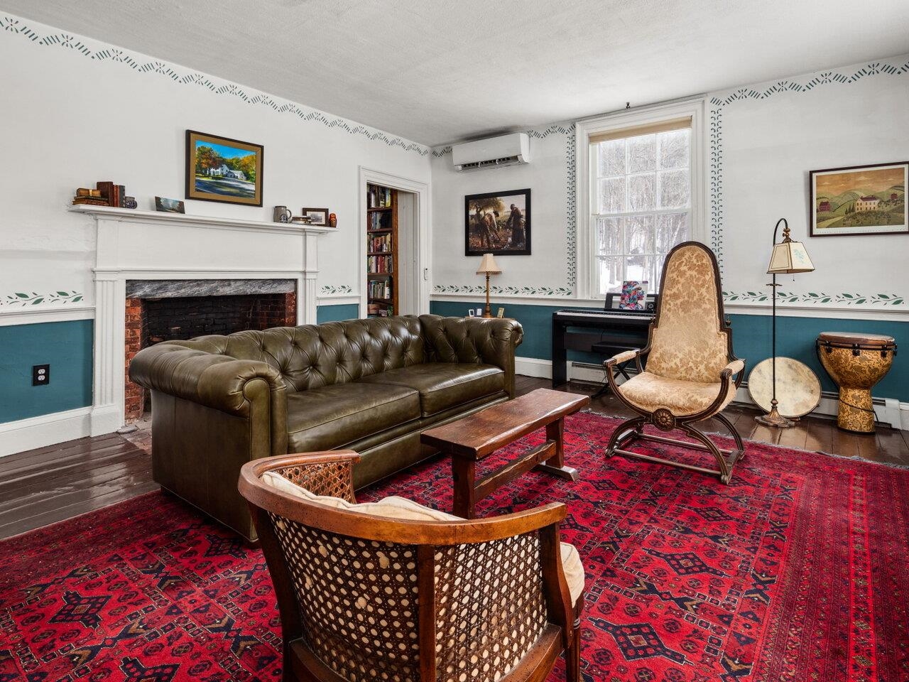 Spacious living room