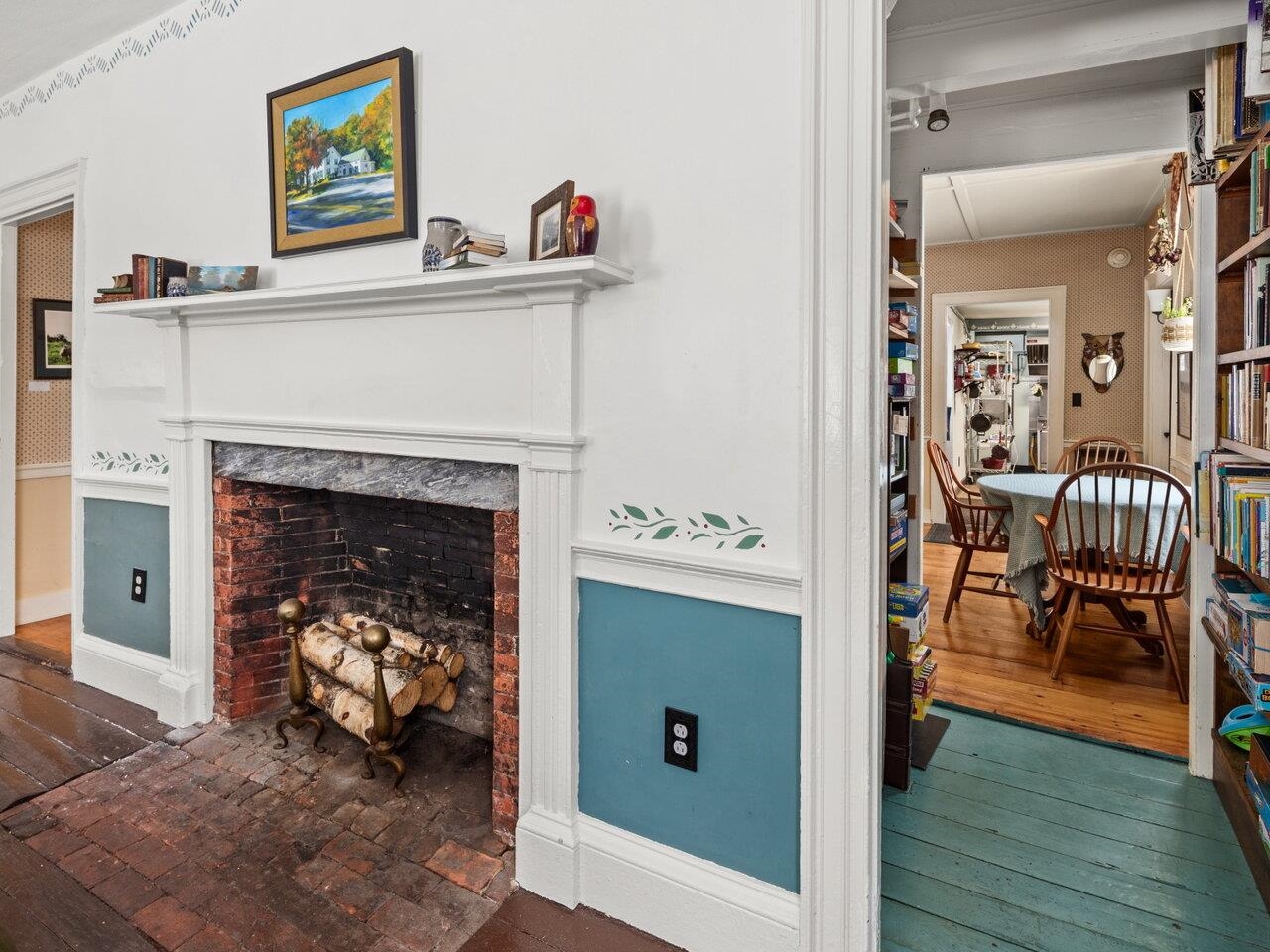 1 of 2 fireplaces