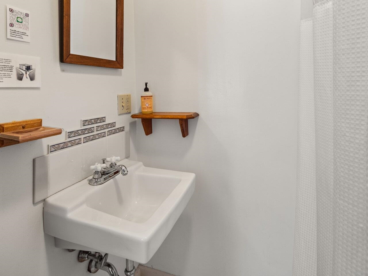 Edward Hopper bathroom