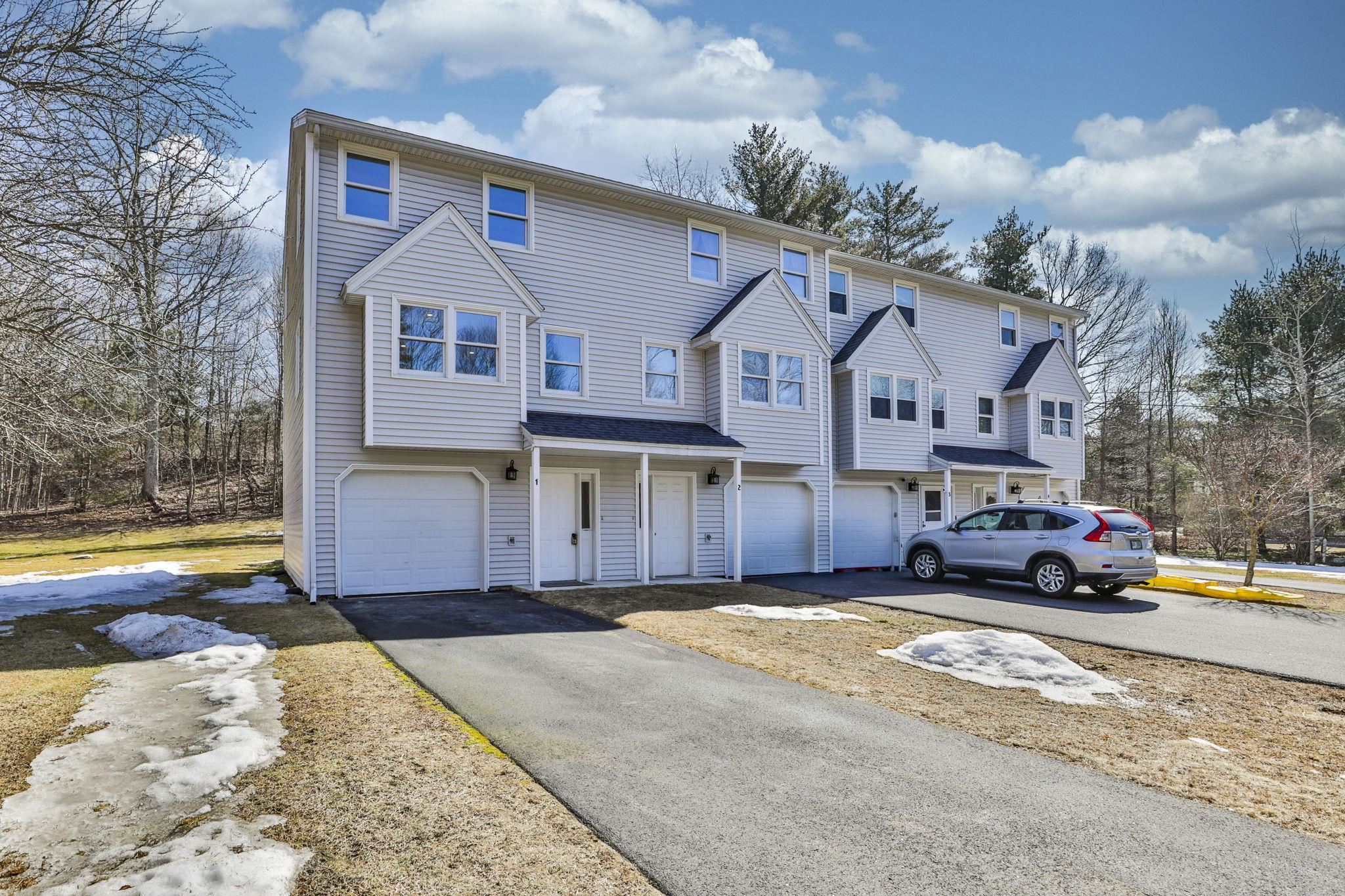 MLS 5032120: 1 Valley Lane, Kingston NH