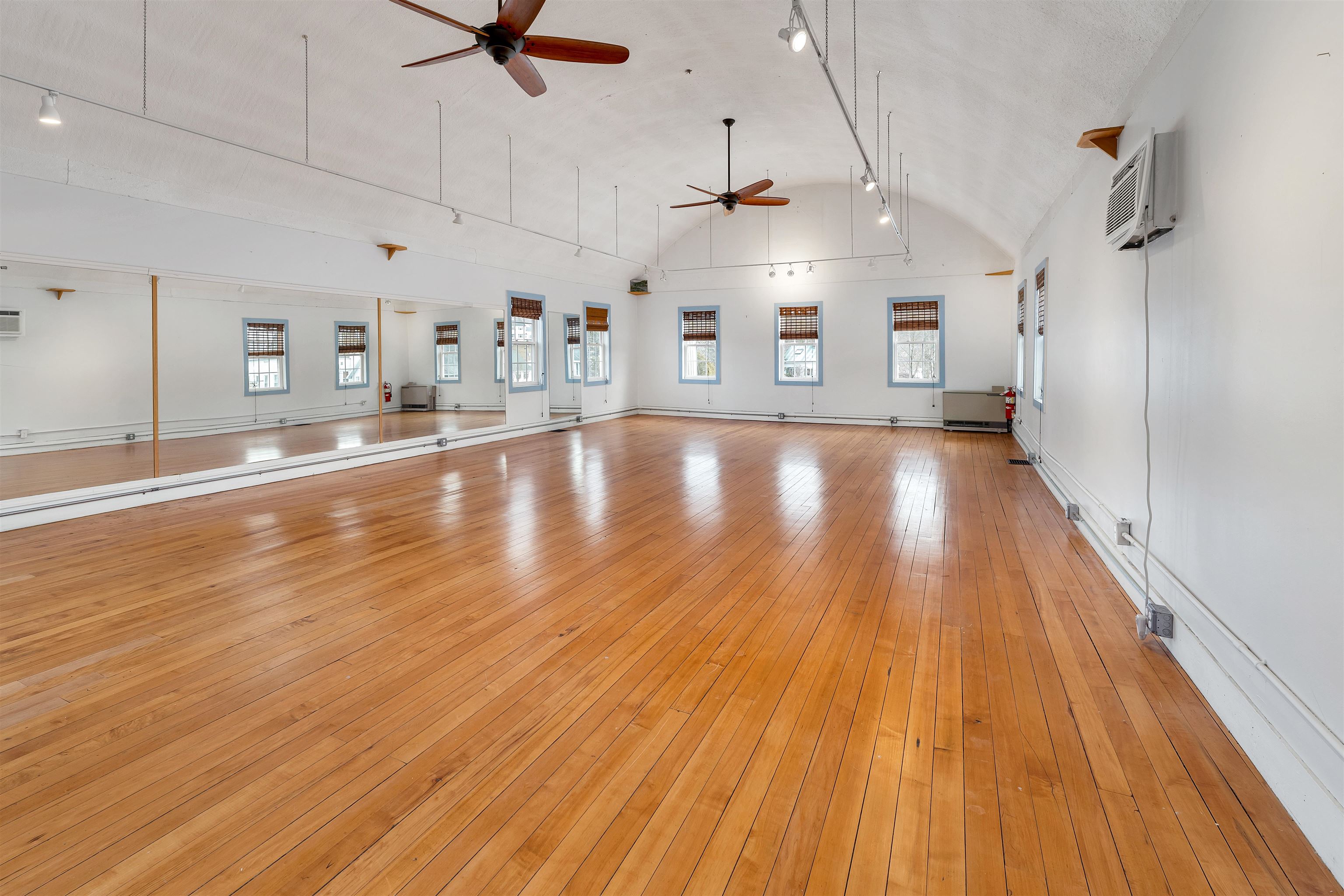 Second floor open area with dom shape ceiling