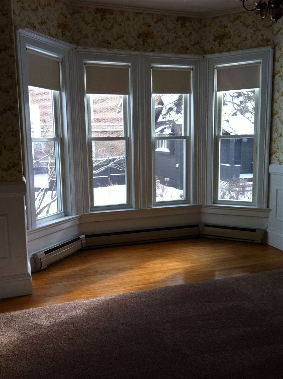 Bay window in LR- unit 1
