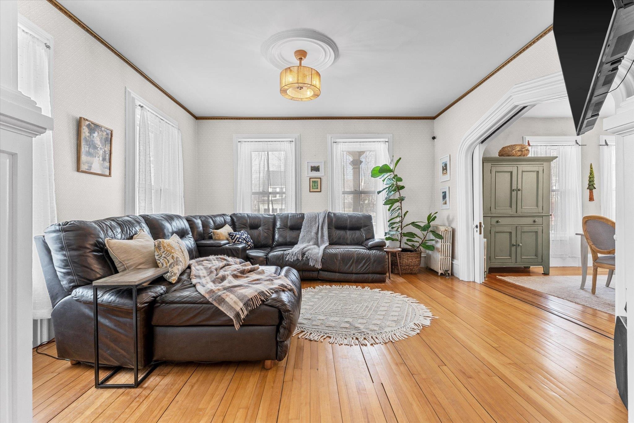 Large livingroom area